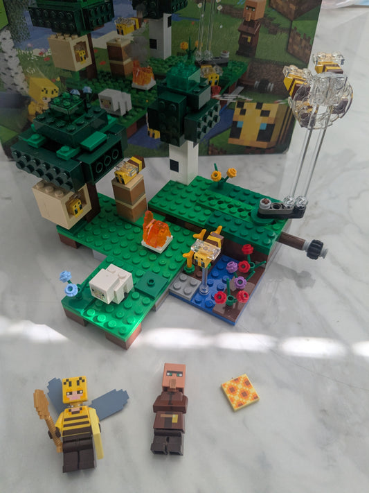 Lego Minecraft 21165 The Bee Farm