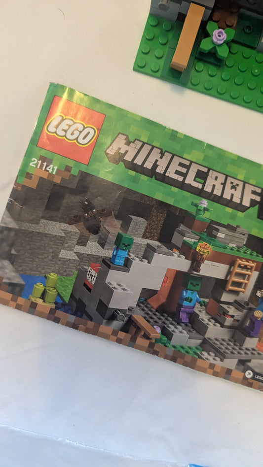 Lego Minecraft 21141 The Zombie Cave