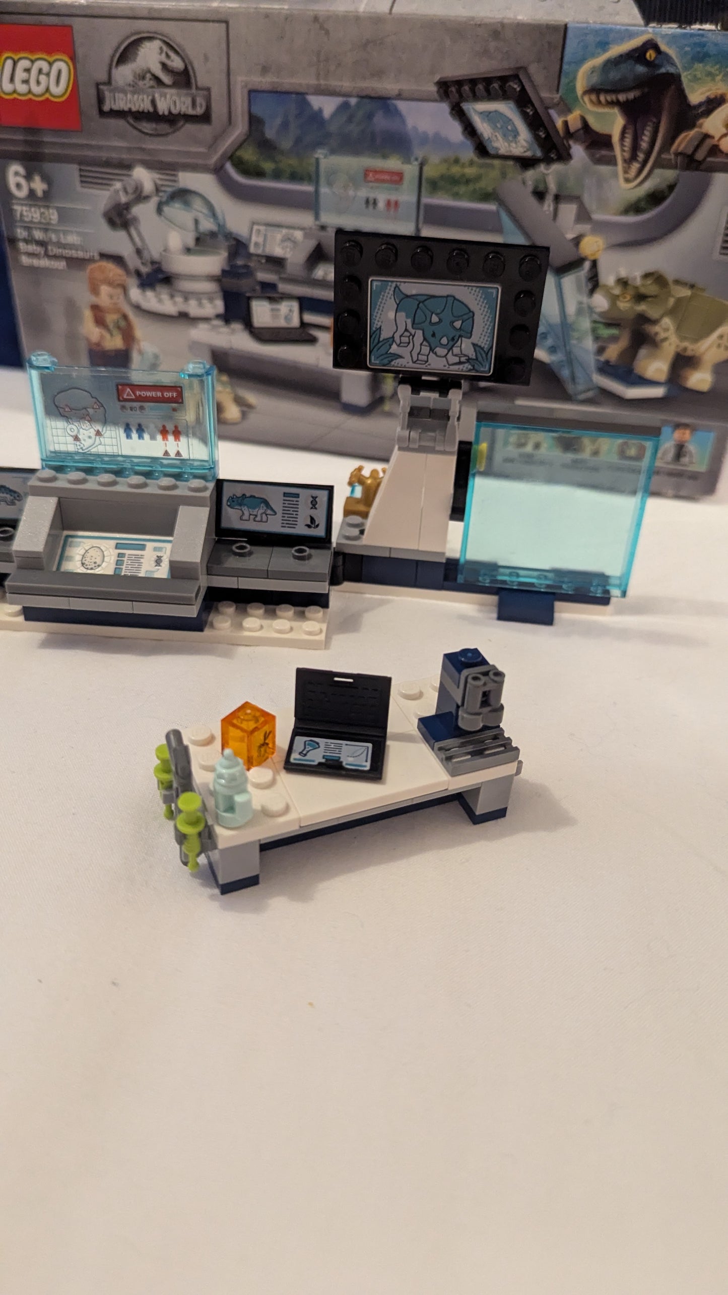 Lego Jurassic World 75939 Dr Wu's Lab: Baby Dinosaurs Breakout