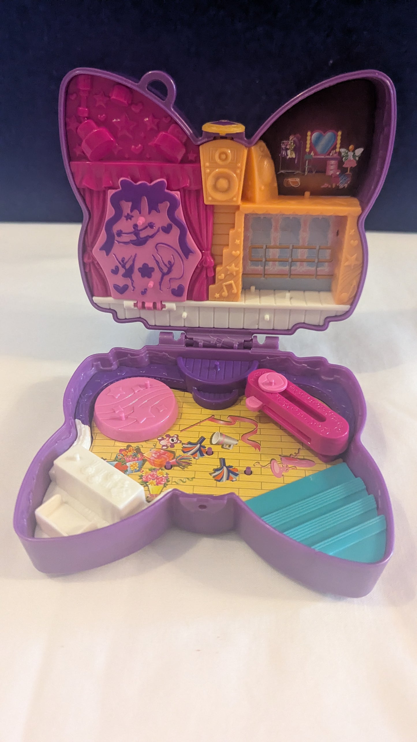 Mattel Polly Pocket Sparkle Stage Bow Compact Playset HCG17