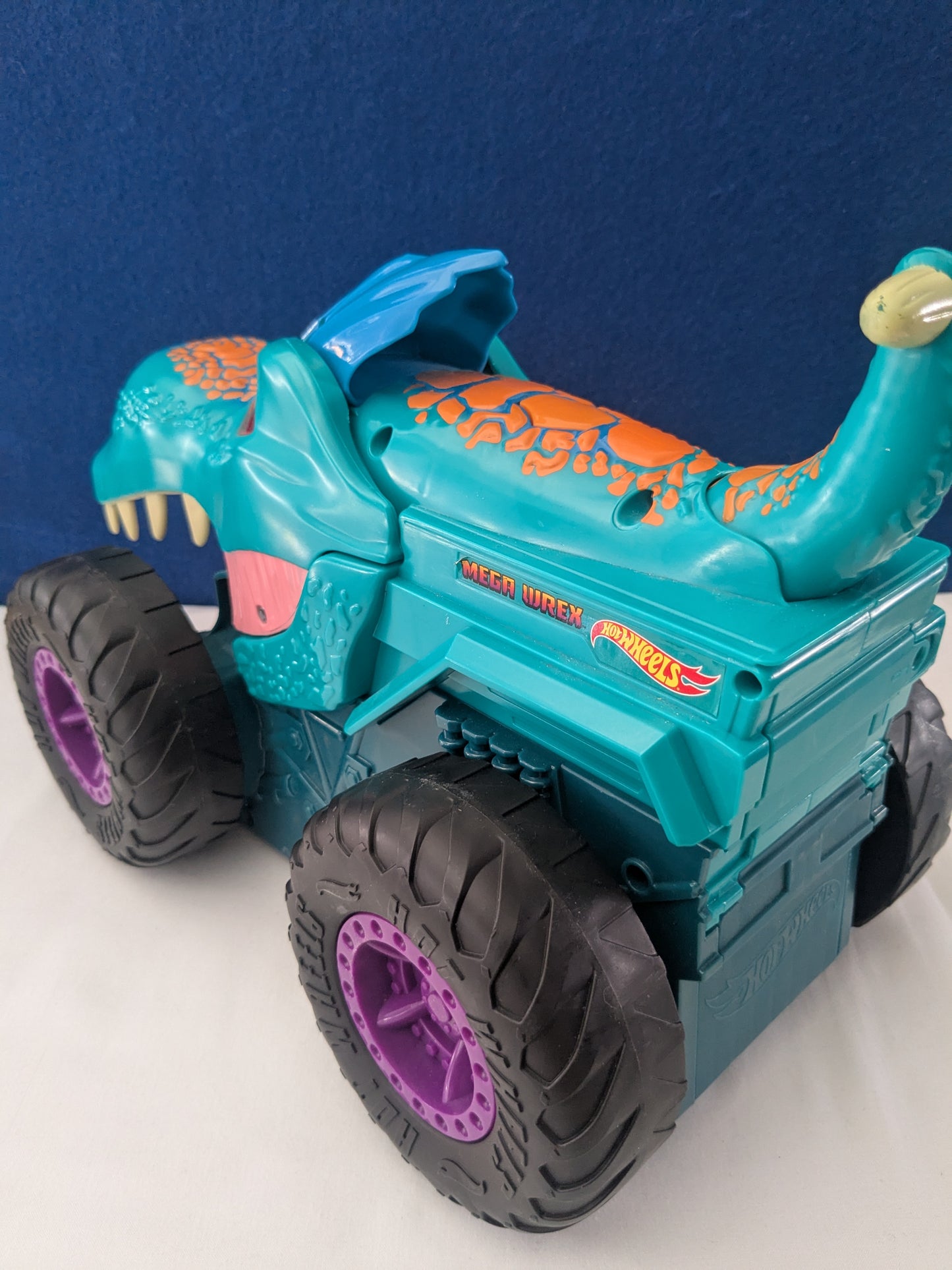 Hot Wheels Mega Chompin Wrex