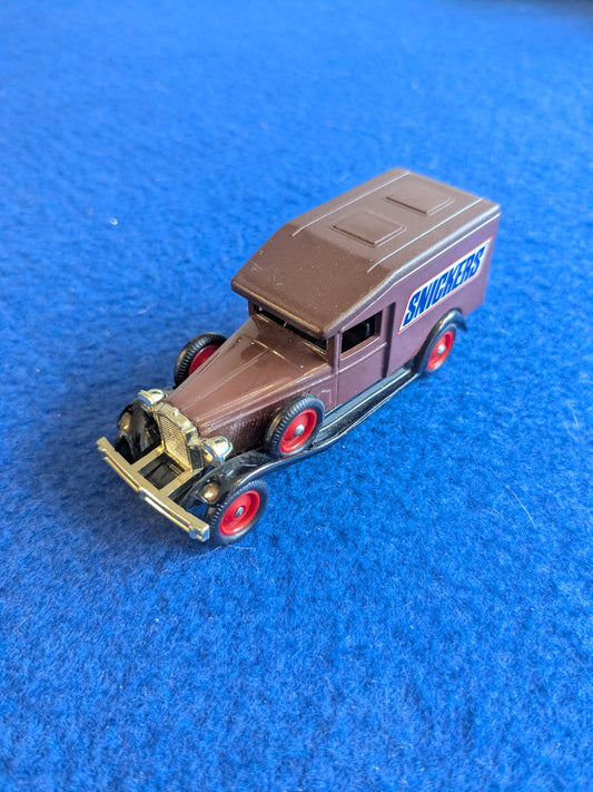 Lledo "Days Gone" 1936 Snickers Packard Van die cast model