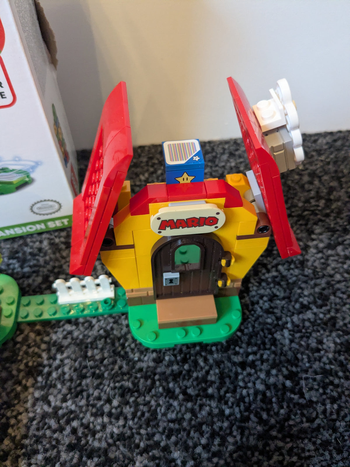 Super Mario 71367 Mario's House & Yoshi