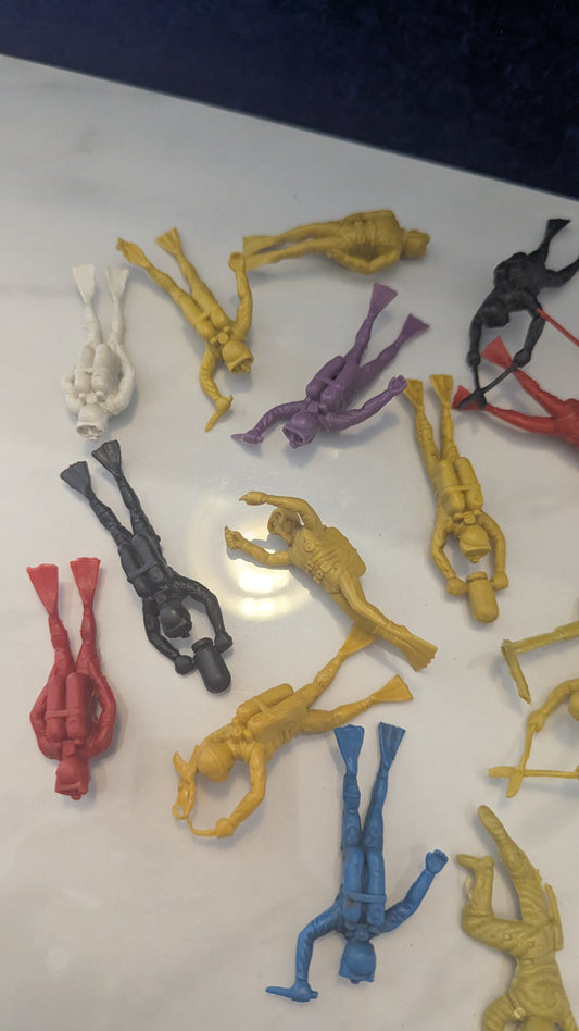 Bundle of 22 plastic diving figures.