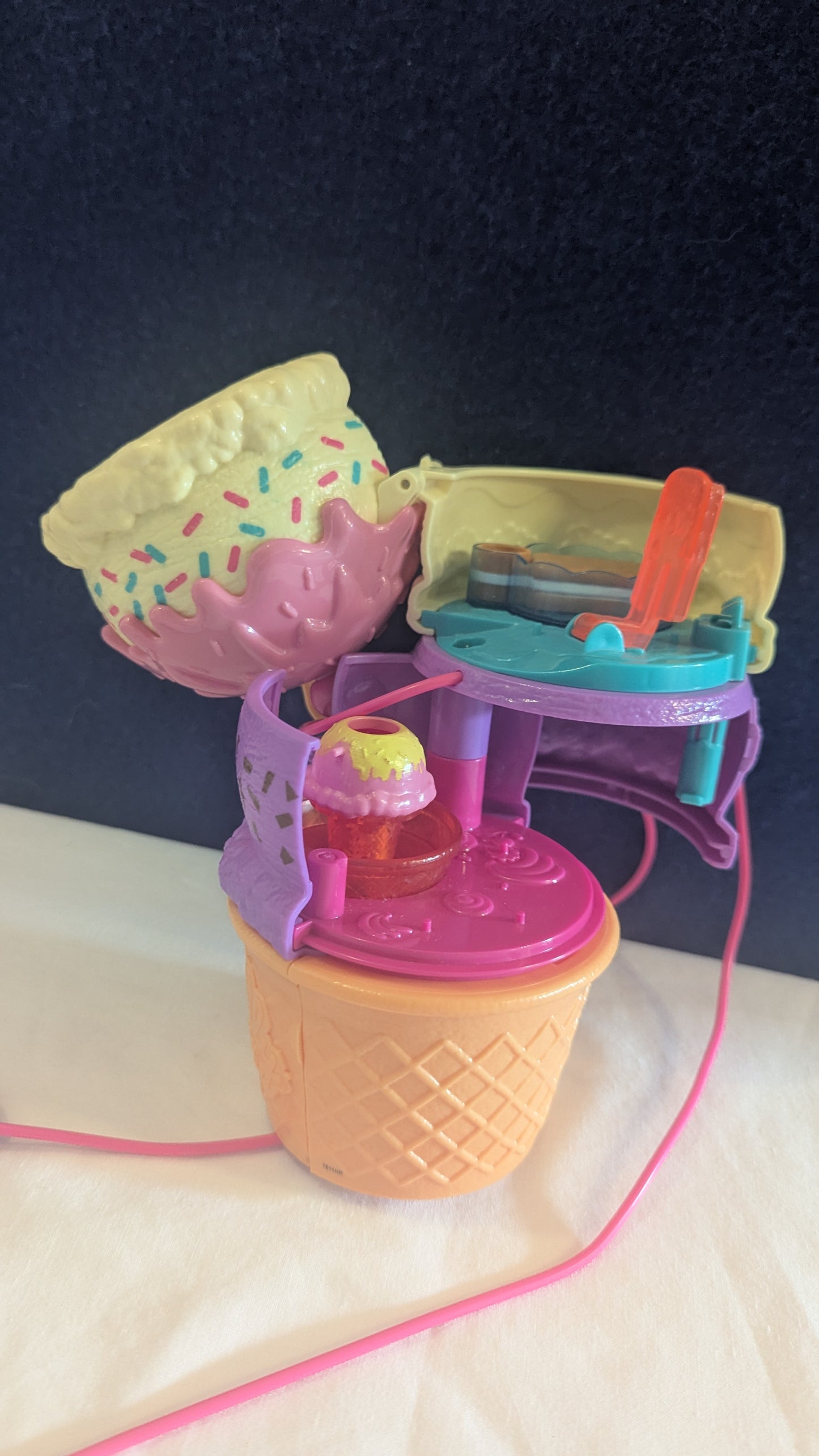 Mattel Polly Pocket Spin n Surprise Ice Cream Playset HBF15