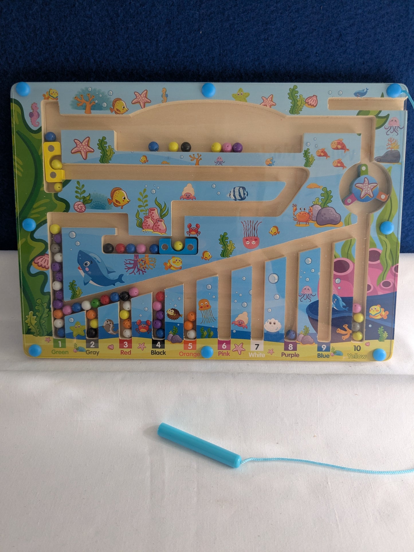Labyrinthe magnétique Montessori de nombres et de couleurs