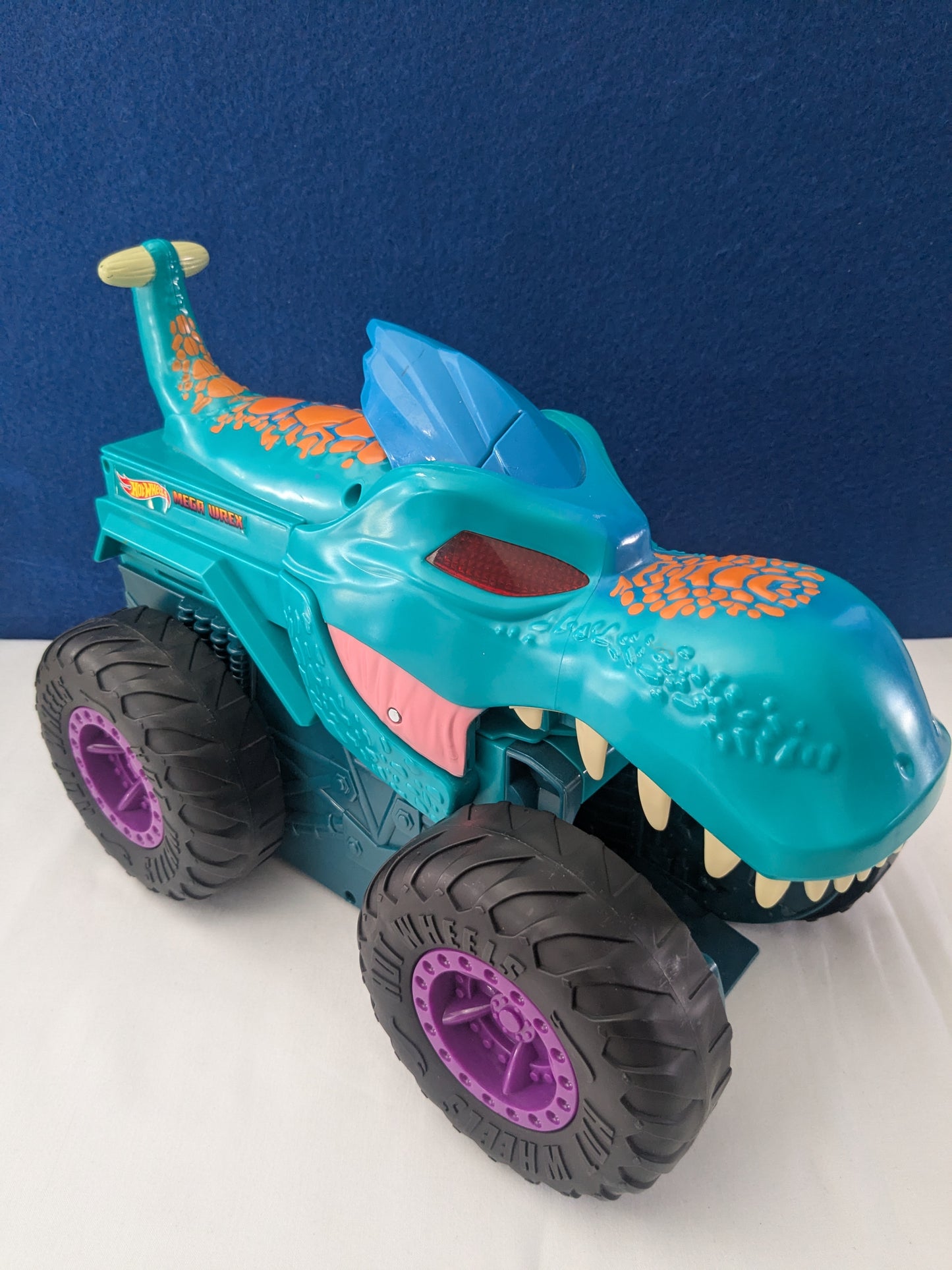 Hot Wheels Mega Chompin Wrex
