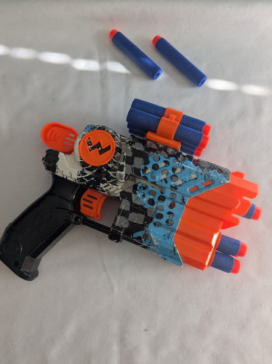 Petit pistolet à balles en mousse