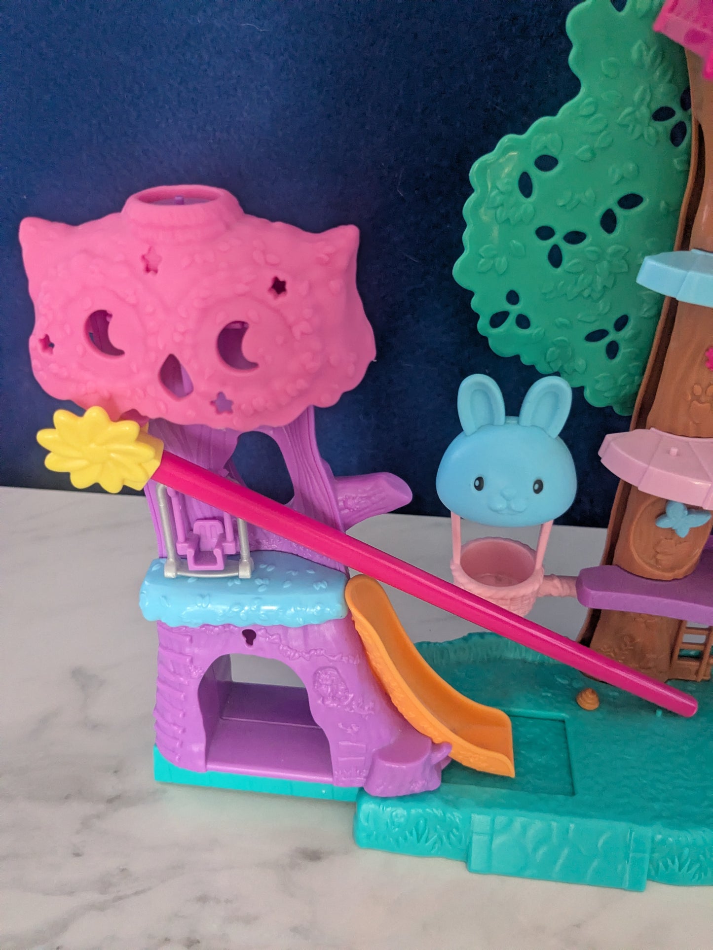 Mattel Polly Pocket Pollyville Pet Adventure Treehouse