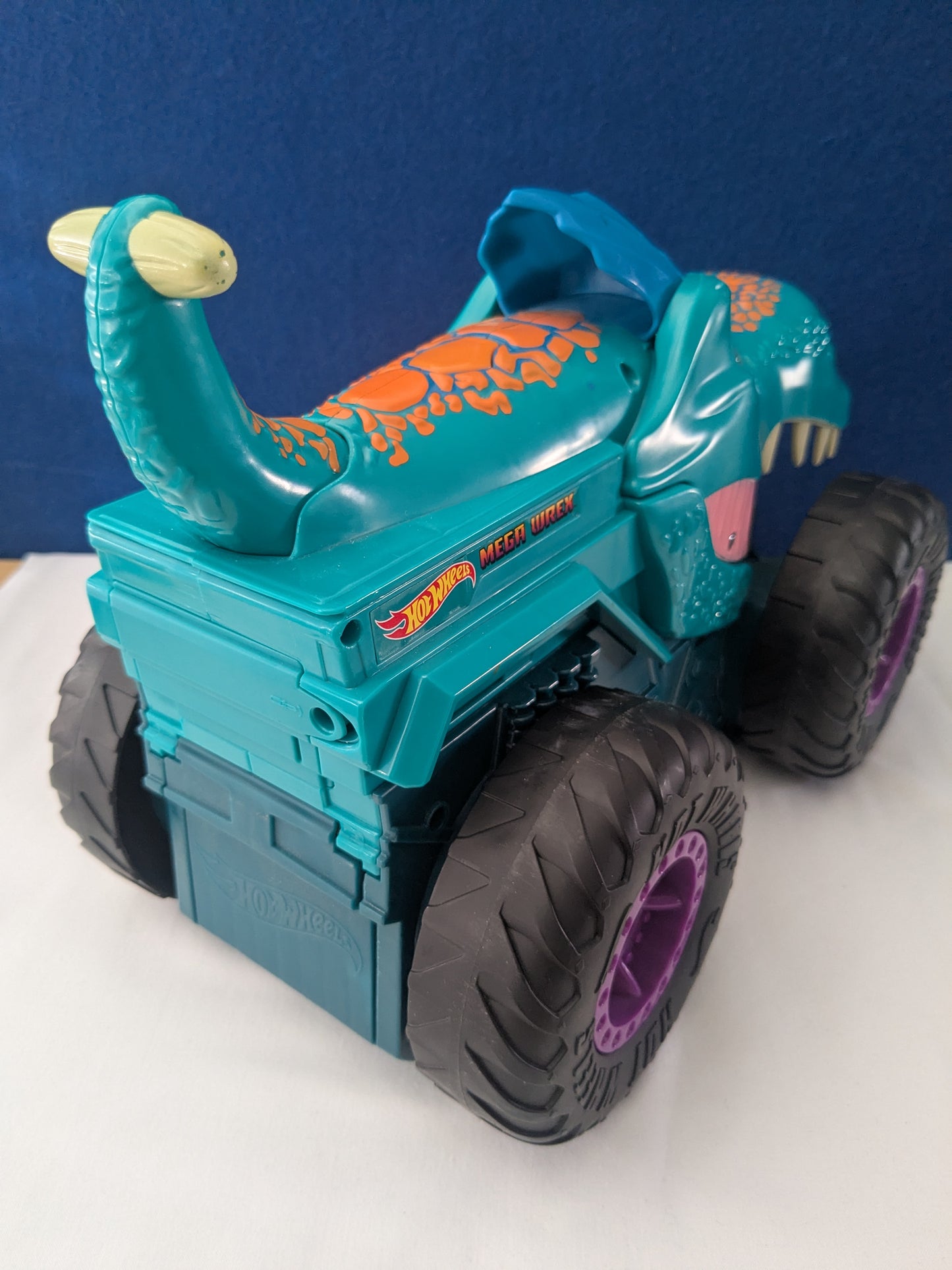 Hot Wheels Mega Chompin Wrex