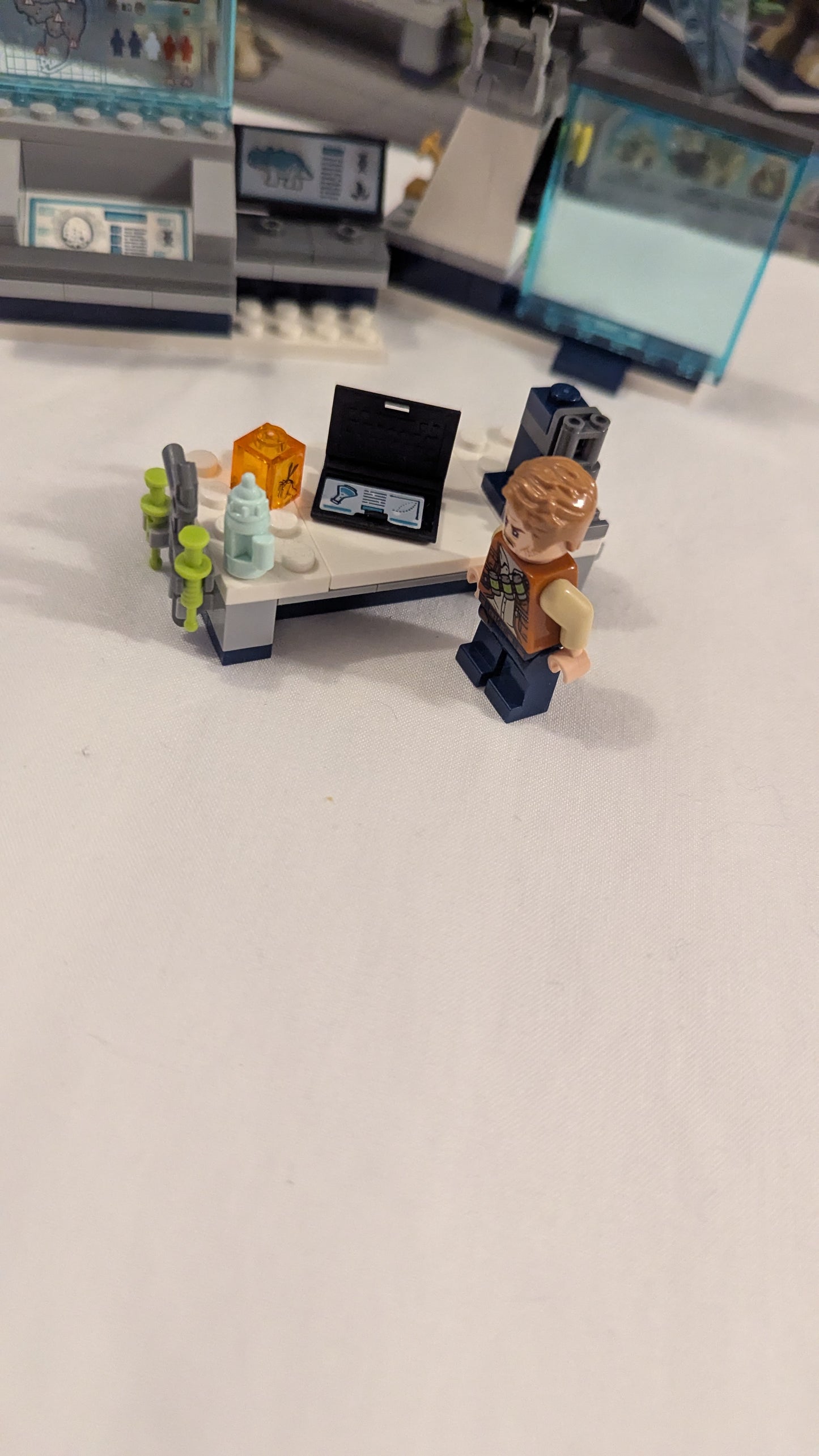 Lego Jurassic World 75939 Dr Wu's Lab: Baby Dinosaurs Breakout