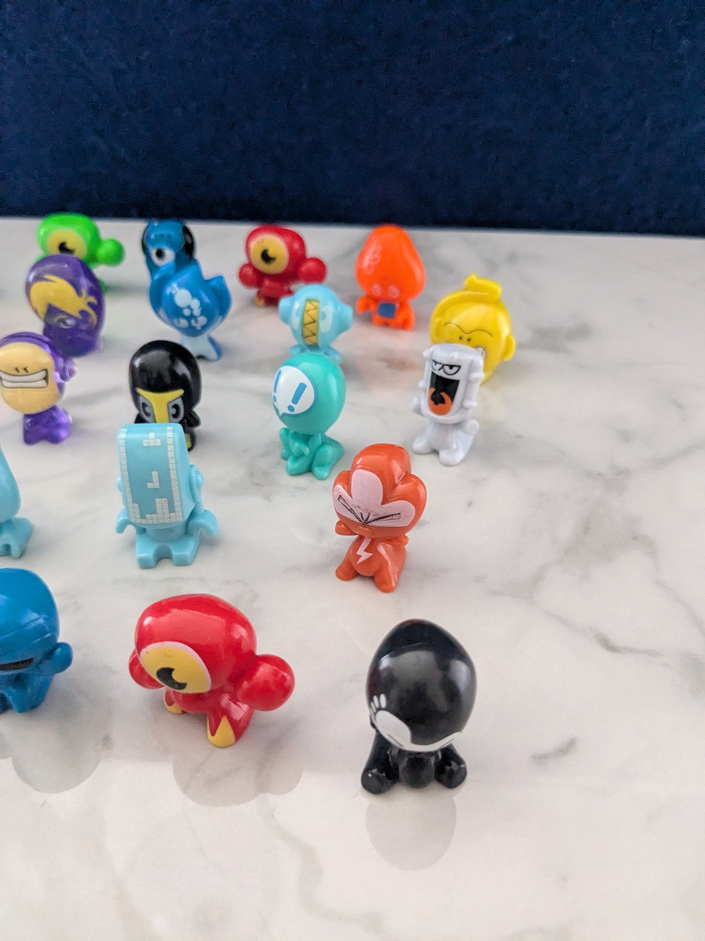 Gogos Crazy Bones 27 Figre Collection