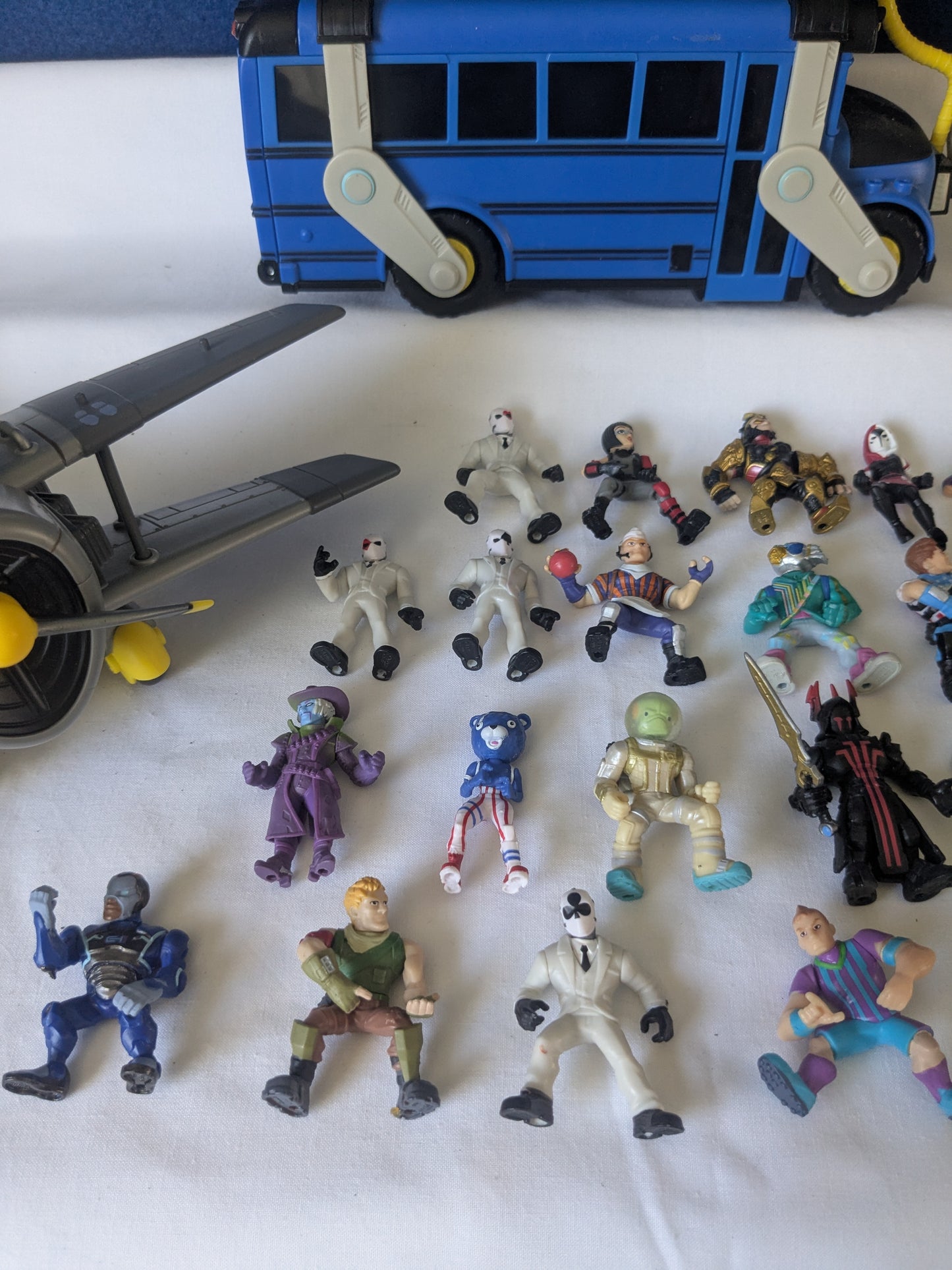 Fortnite Battle Royale Collectible Mini Figures Bundle, Deluxe Battle Bus & X-4 Stormwing Plane