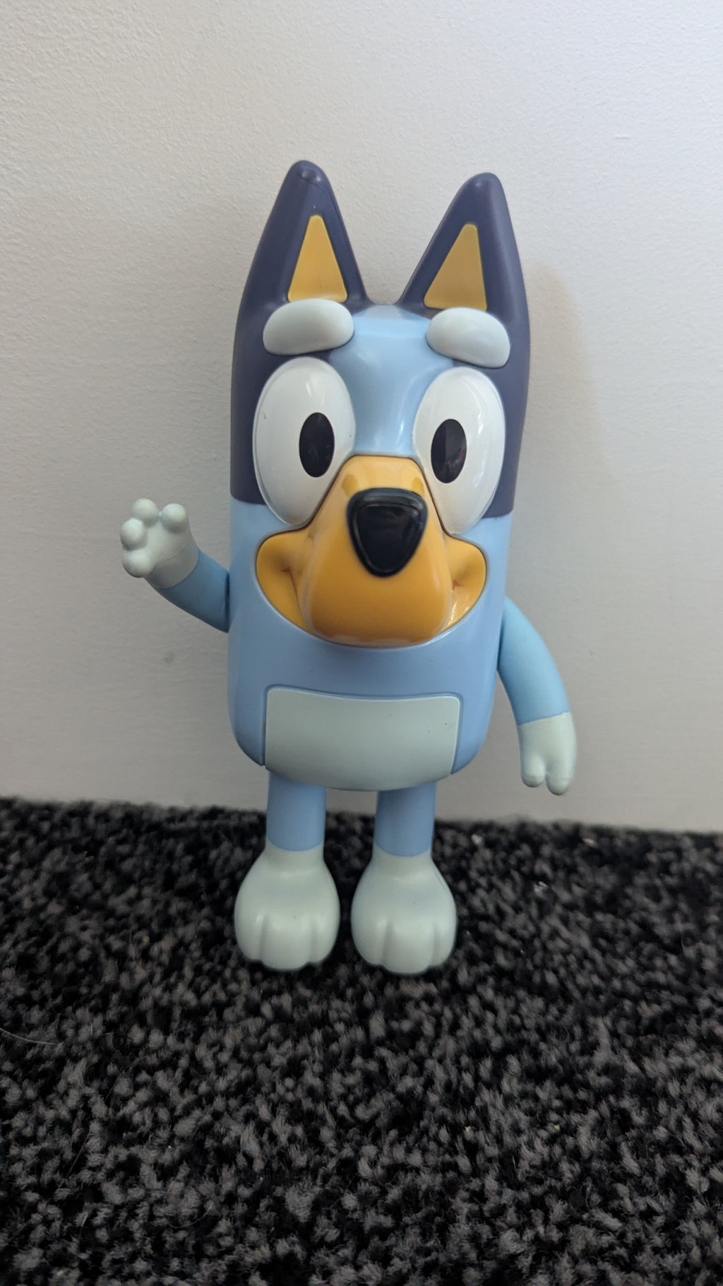 Bluey Hide & Seek Electronic Figure