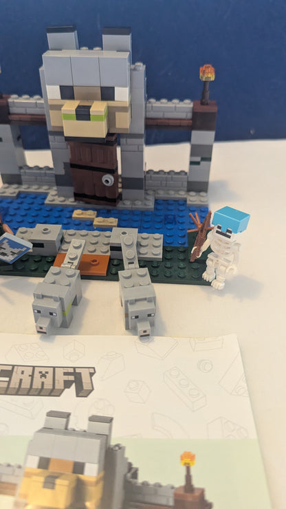 Lego Minecraft 21261 The Wolf Stronghold