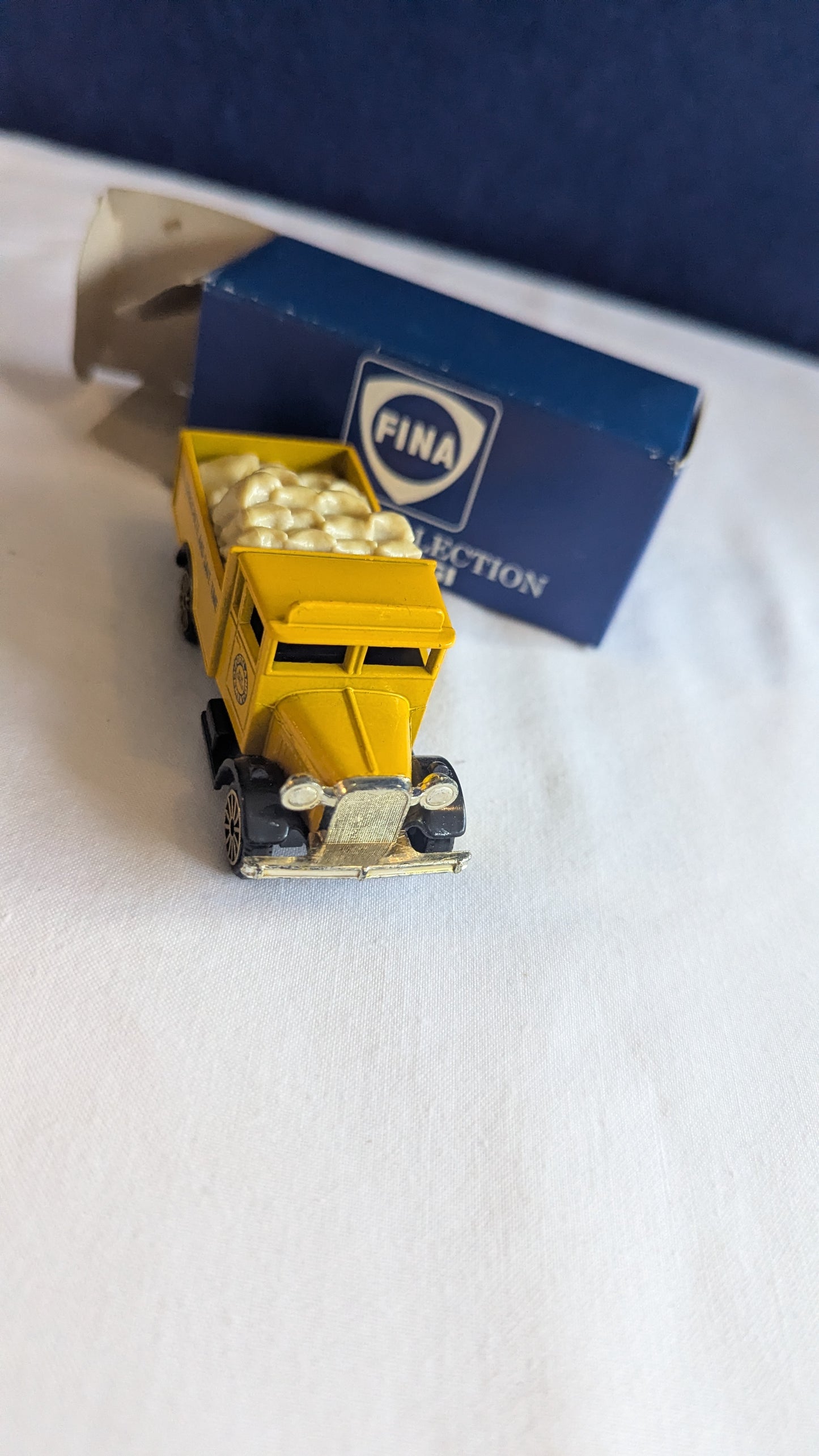 Corgi Cameo Collection Vehicle - Blue Circle Morris Truck