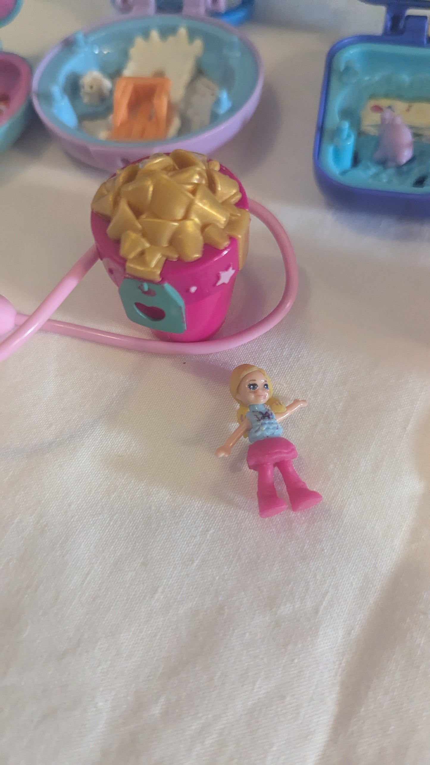 Mattel Polly Pocket Hidden Hideouts Bundle GTM63, GTM64, GCN07 (x2)