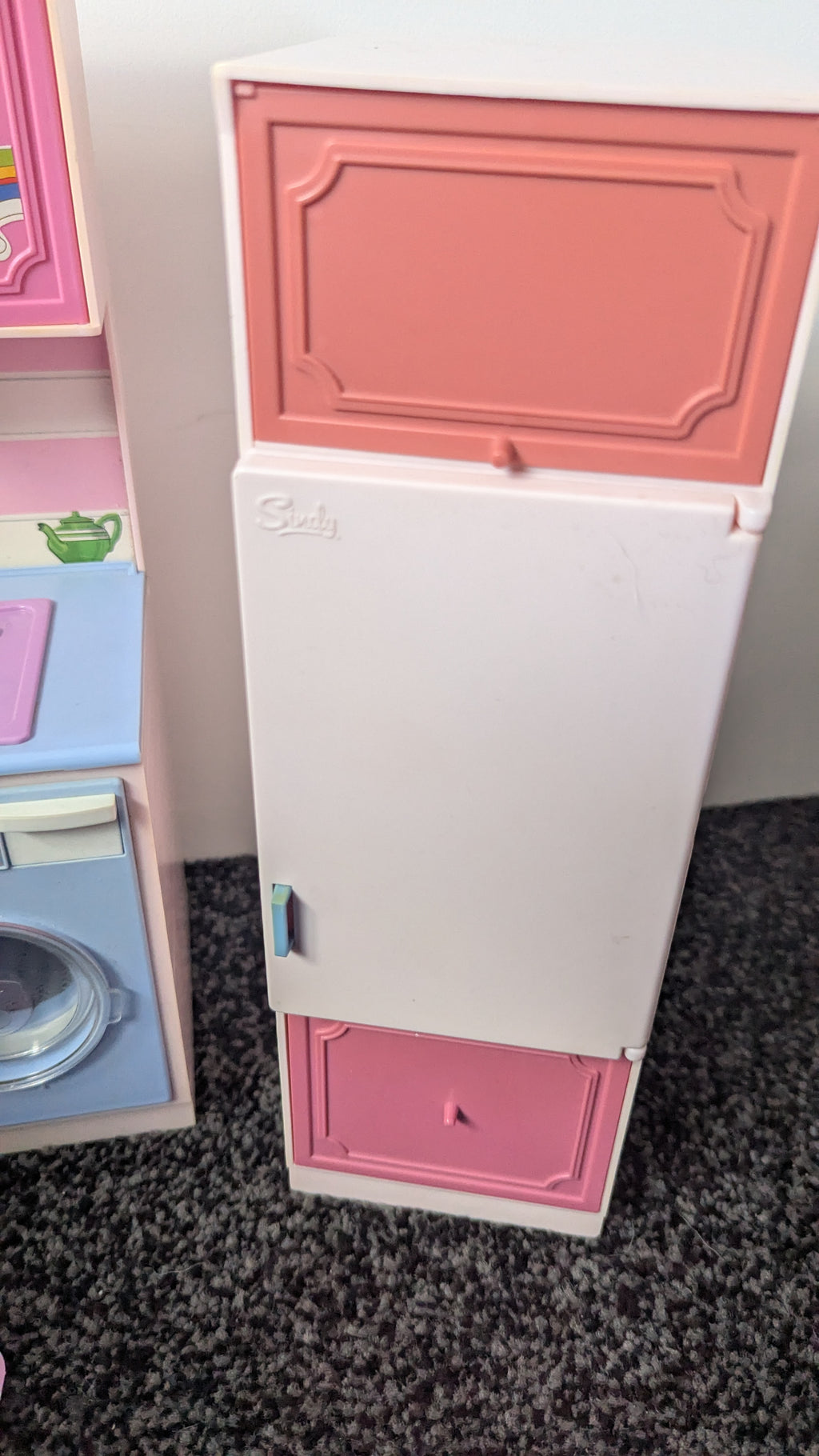 Vintage Sindy Kitchen, Cooker, Fridge & Accessories