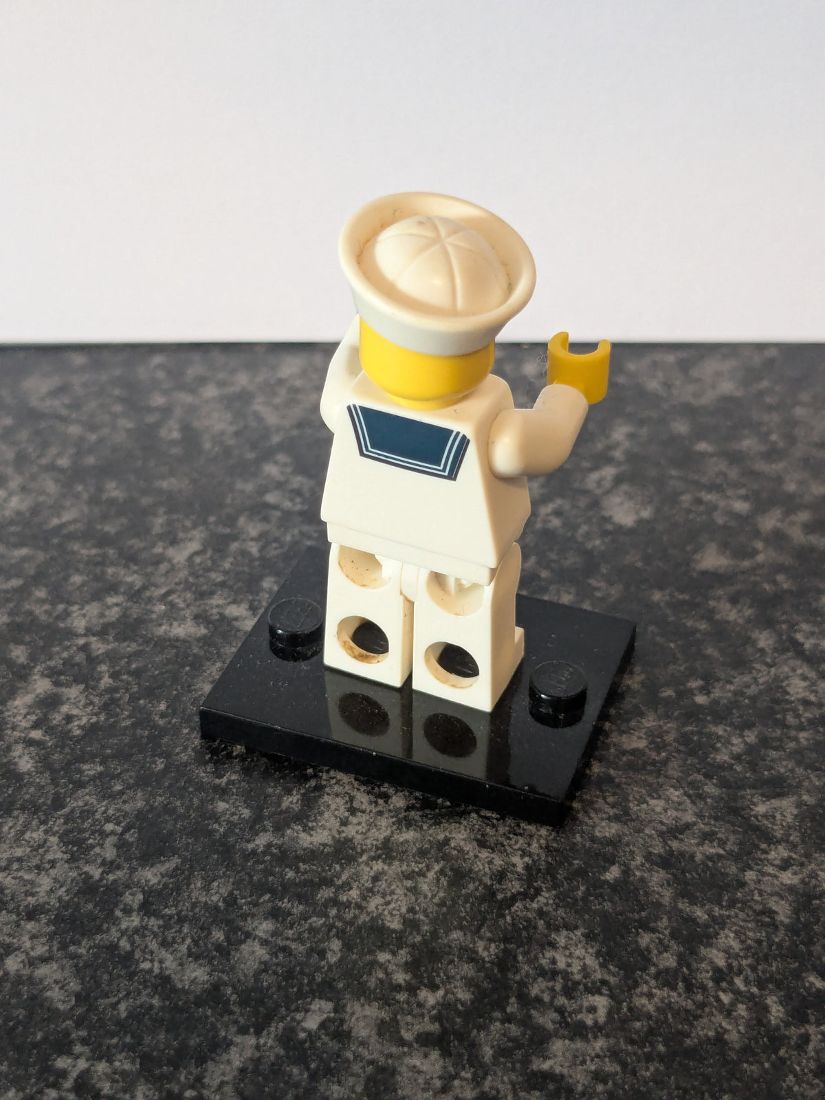 8804 Collectible Minifigures Series 4 2011 - Sailor