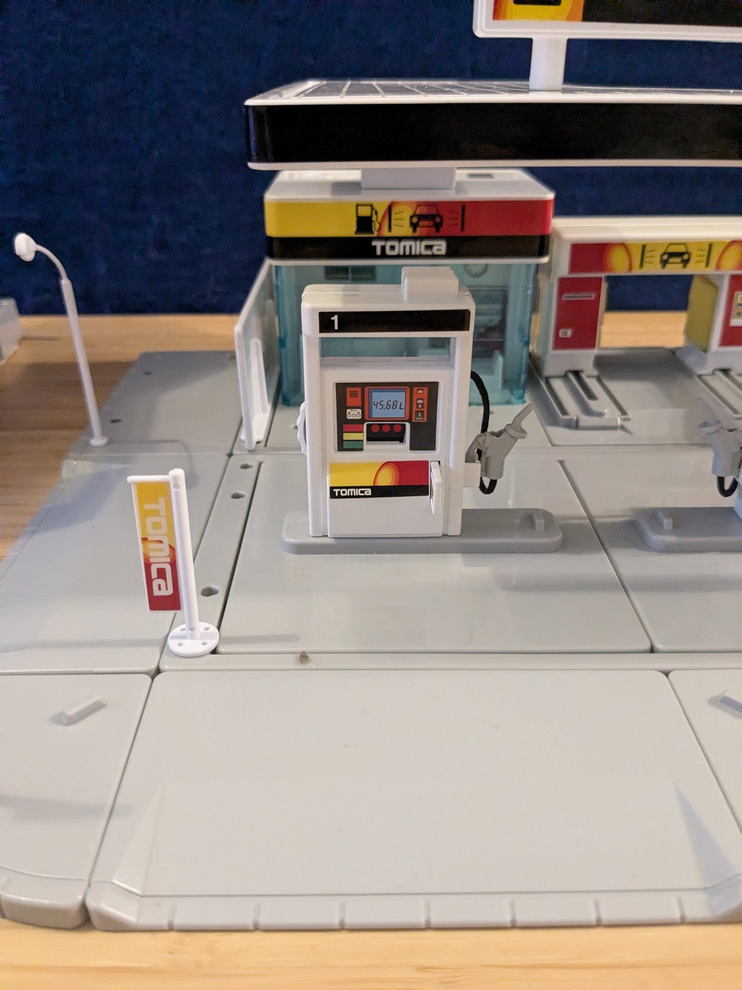 Tomy Tomica Petrol/Gas Station