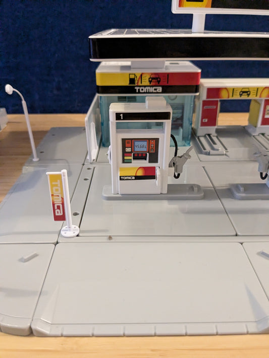 Tomy Tomica Petrol/Gas Station