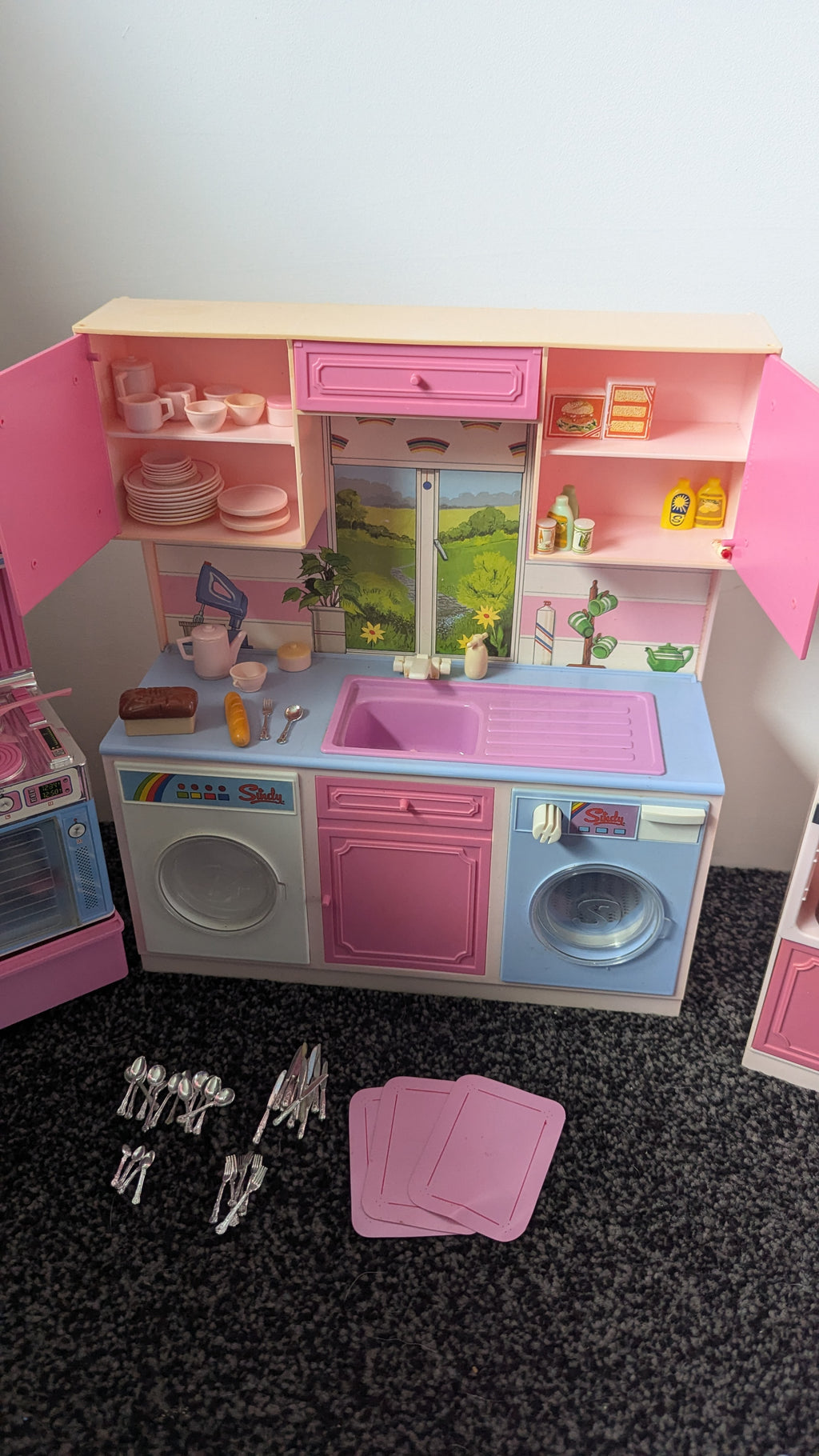 Vintage Sindy Kitchen, Cooker, Fridge & Accessories