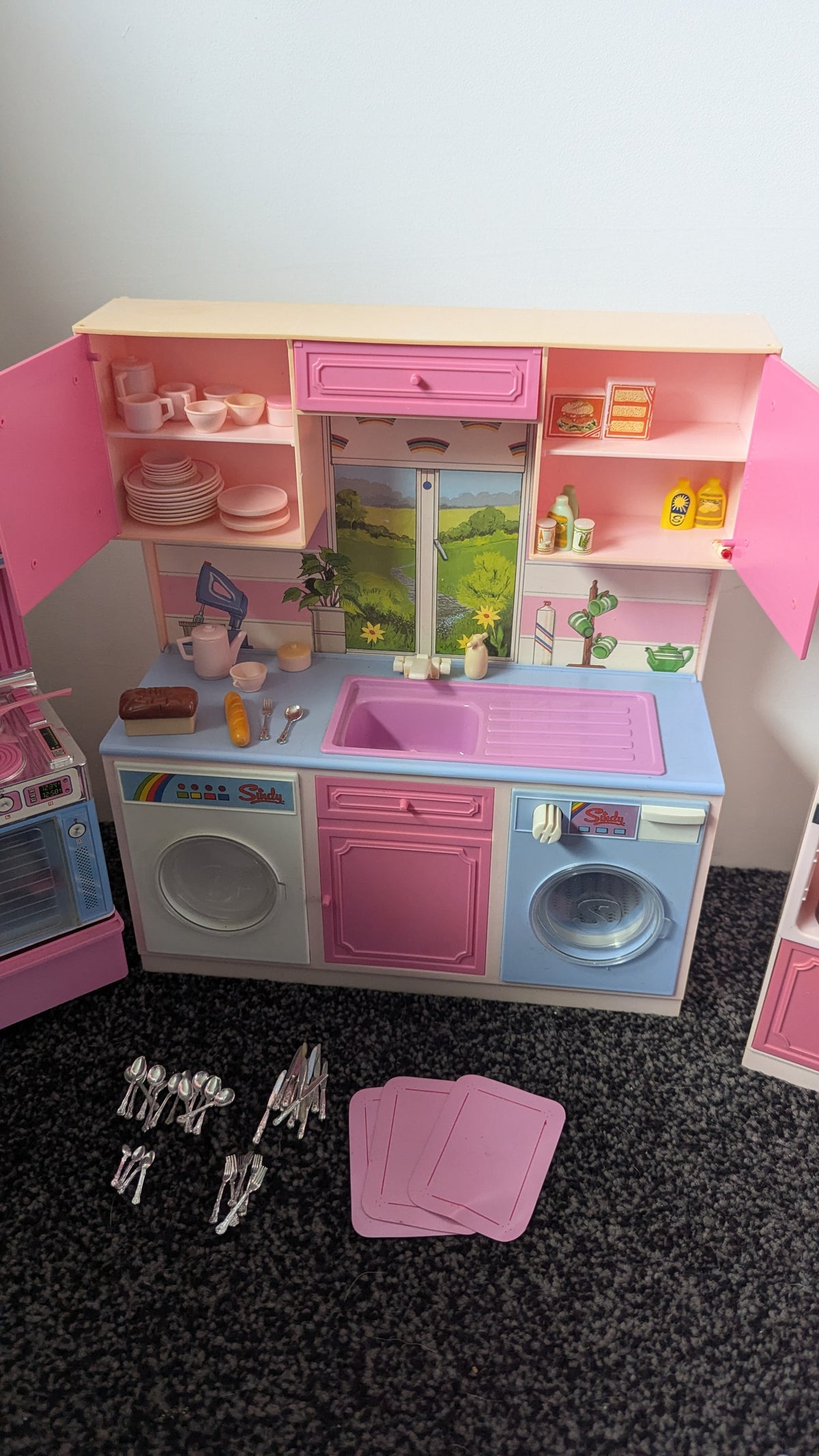 Vintage Sindy Kitchen, Cooker, Fridge & Accessories
