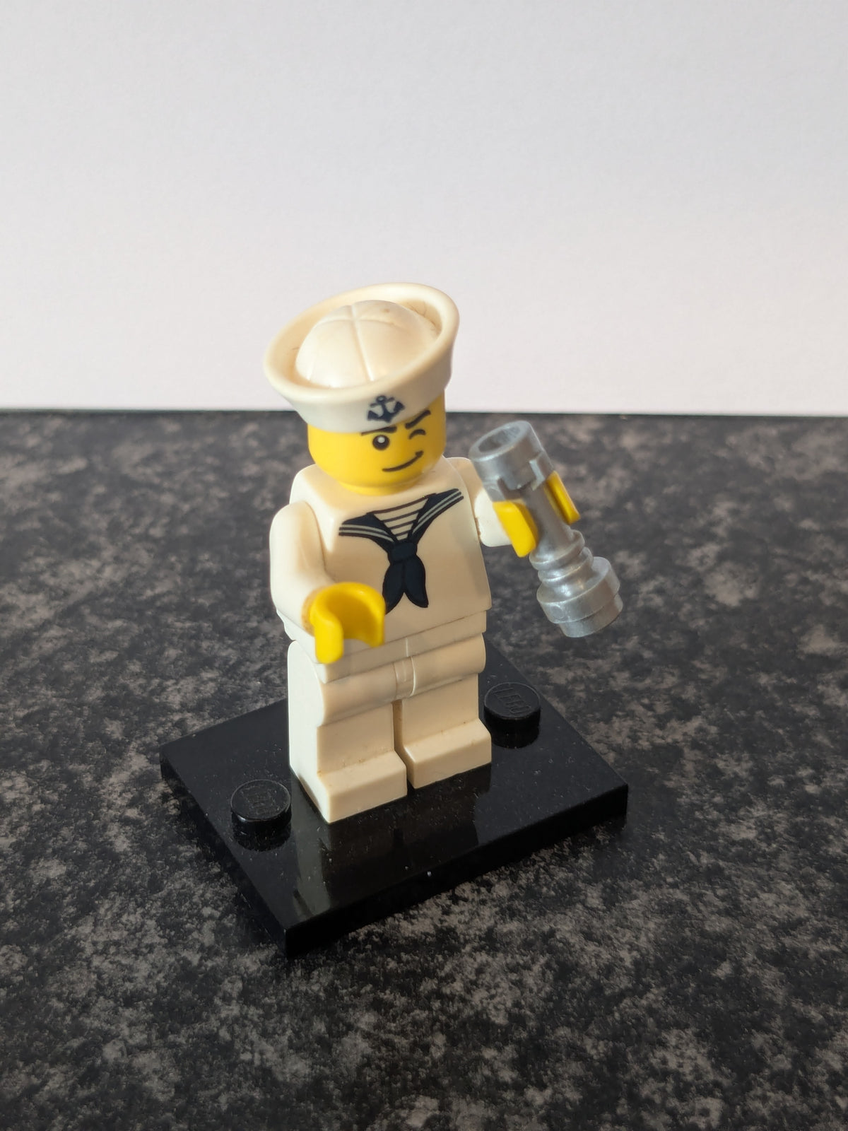 8804 Collectible Minifigures Series 4 2011 - Sailor