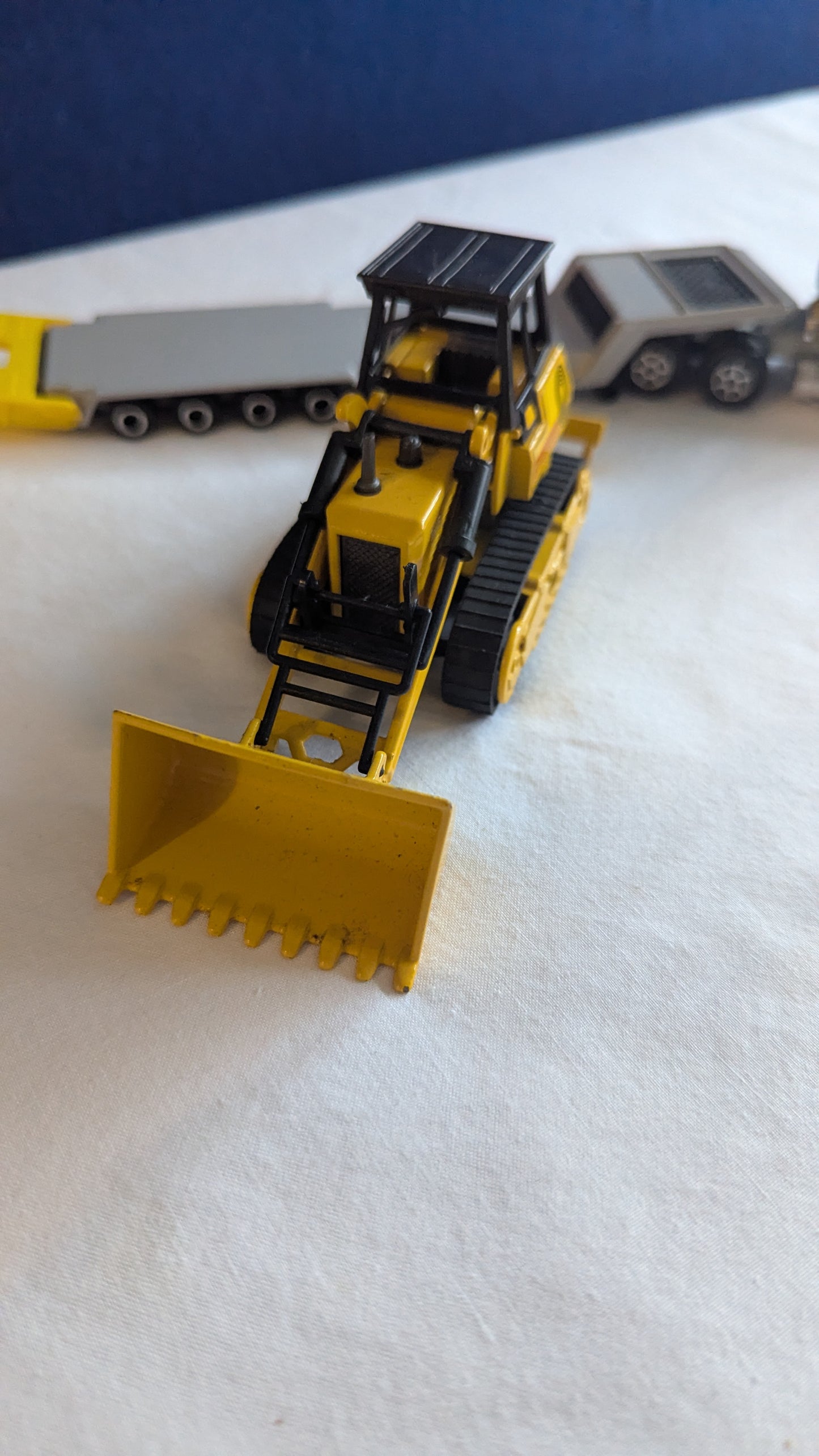 Majorette 3097 1:60 Diecast Super Movers Bulldozer & Transporter
