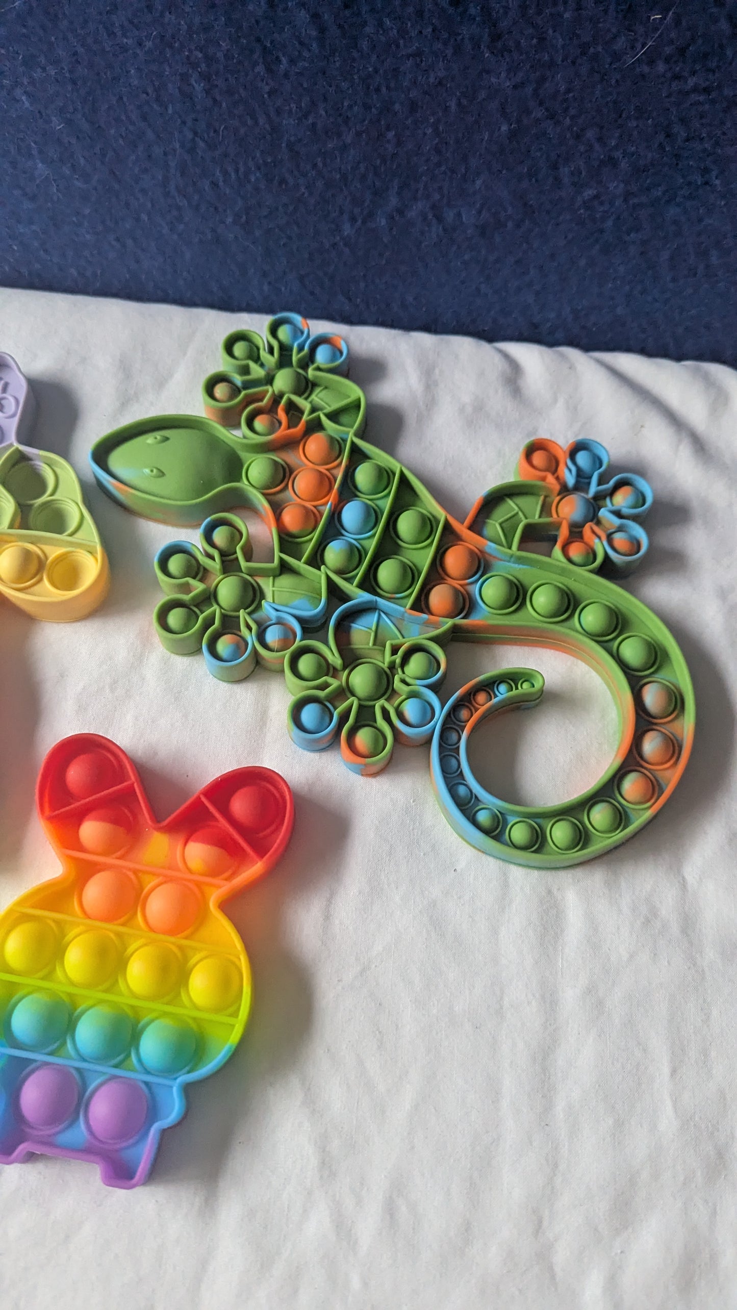 Animal shaped sensory fidget poppers