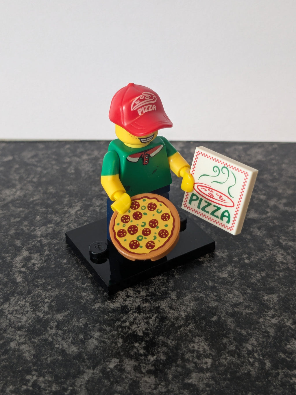 71007 Collectible Minifigures Series 12 2014 - Pizza Delivery Man