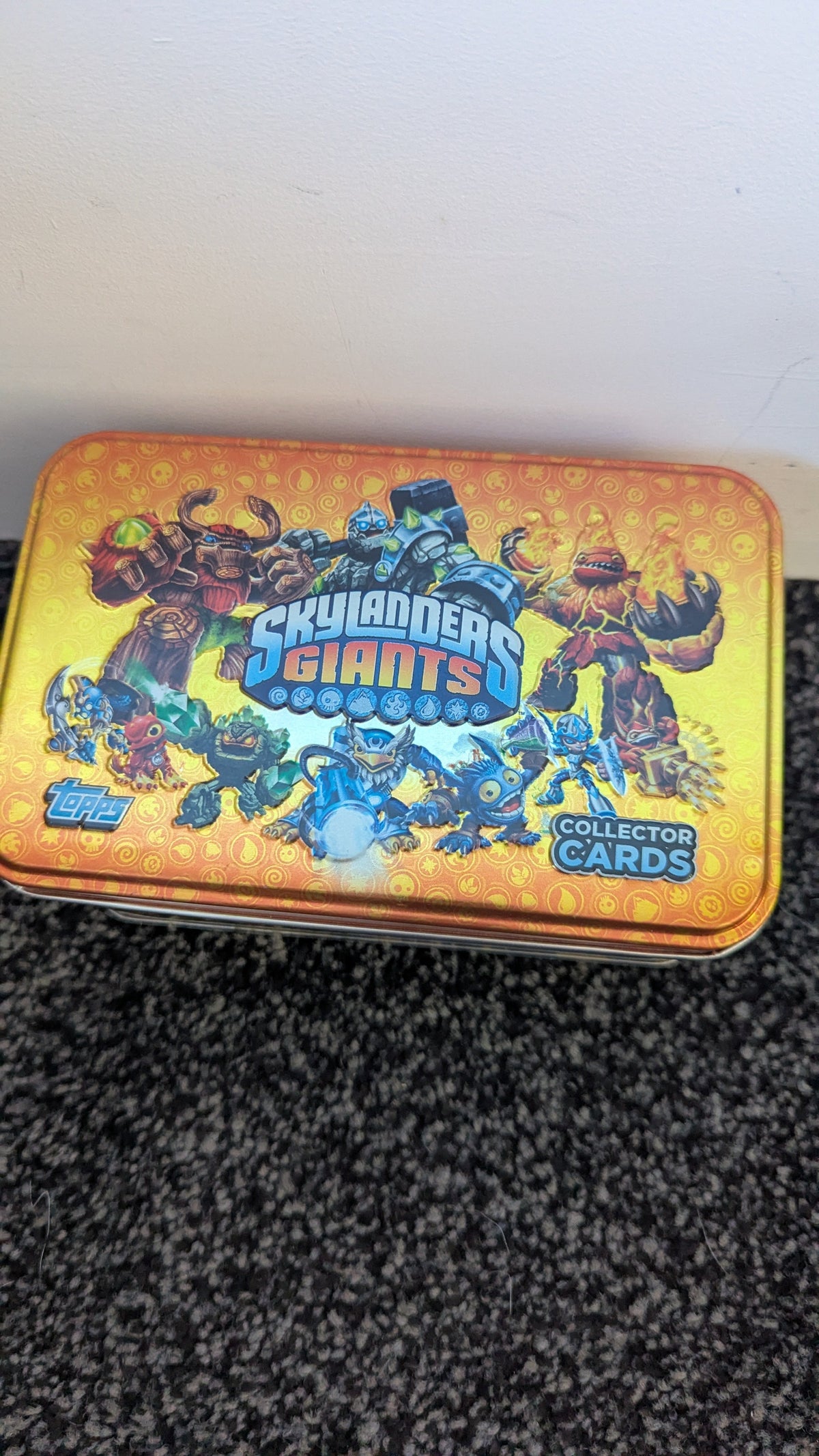 Skylander Giants Collector Cards & Storage Tin