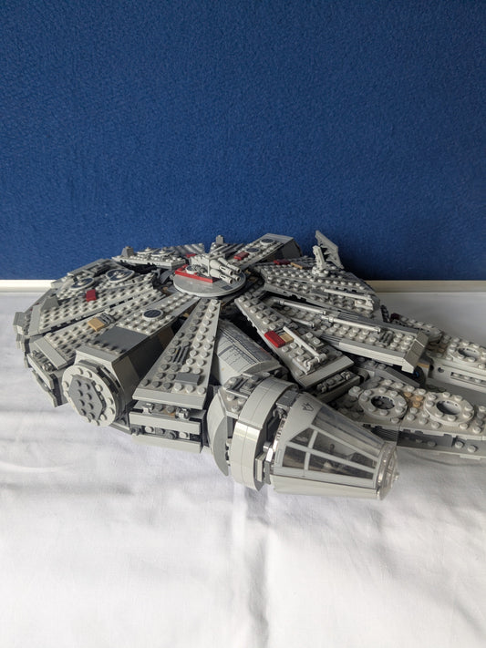 Lego Star Wars 75105 Millennium Falcon