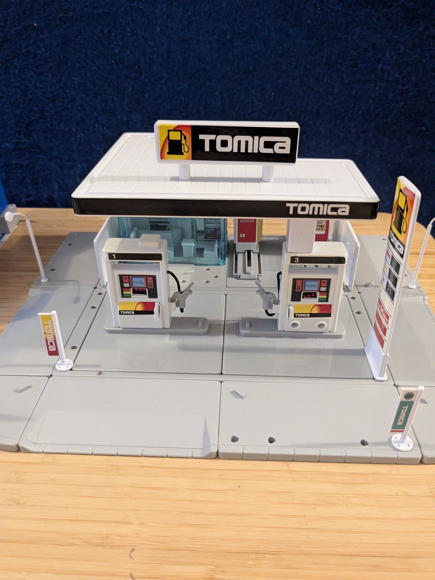 Tomy Tomica Petrol/Gas Station