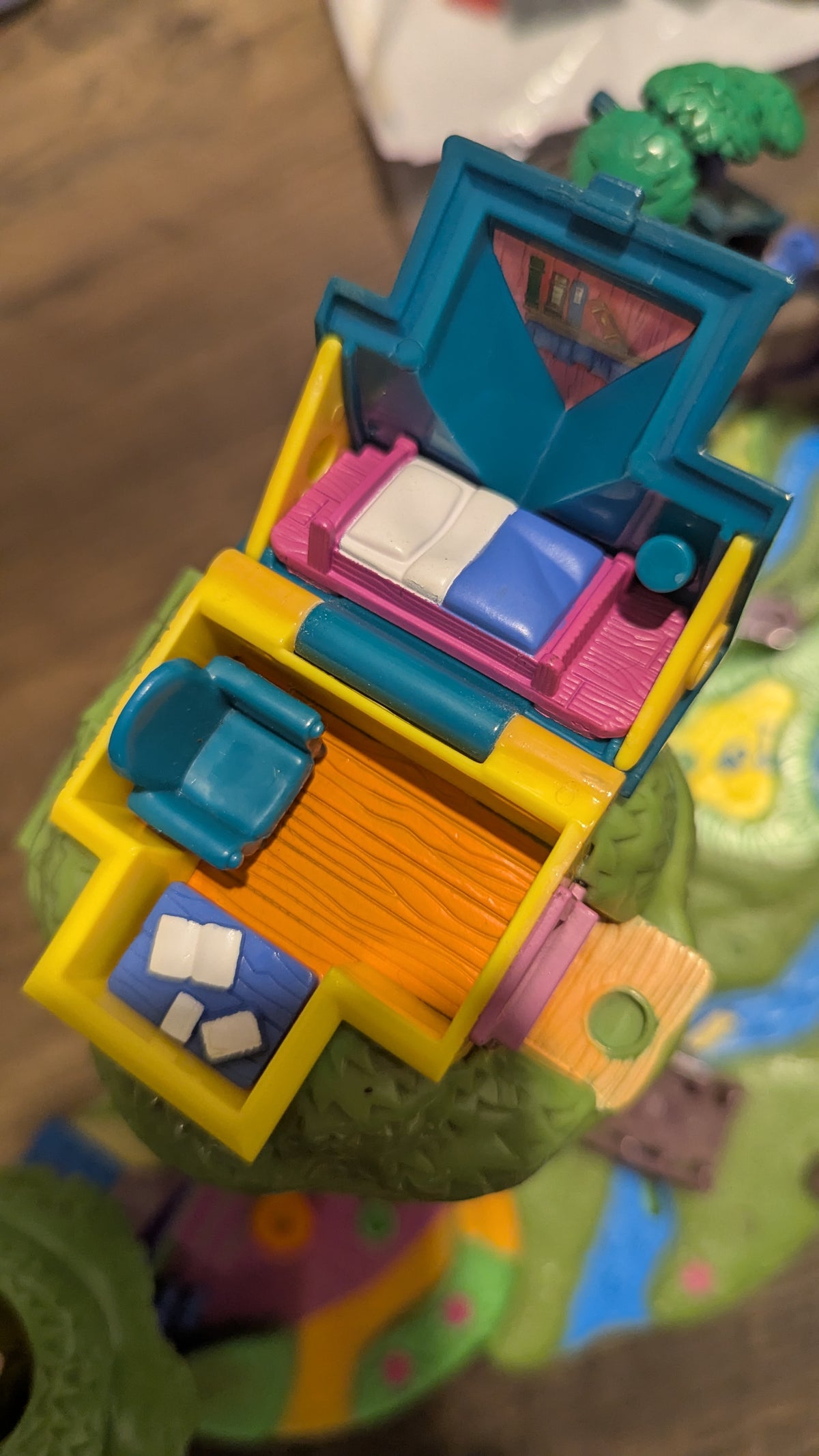 Polly Pocket Winnie the Pooh Hundred Acre Wood Treehouse Set (1998)