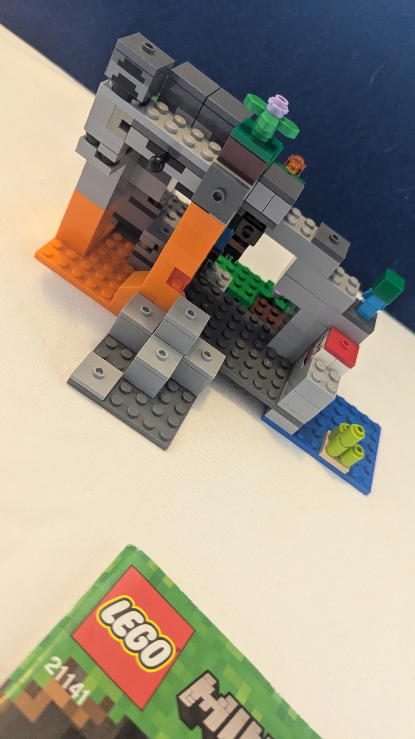 Lego Minecraft 21141 The Zombie Cave