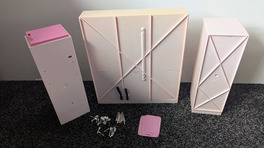 Vintage Sindy Kitchen, Cooker, Fridge & Accessories