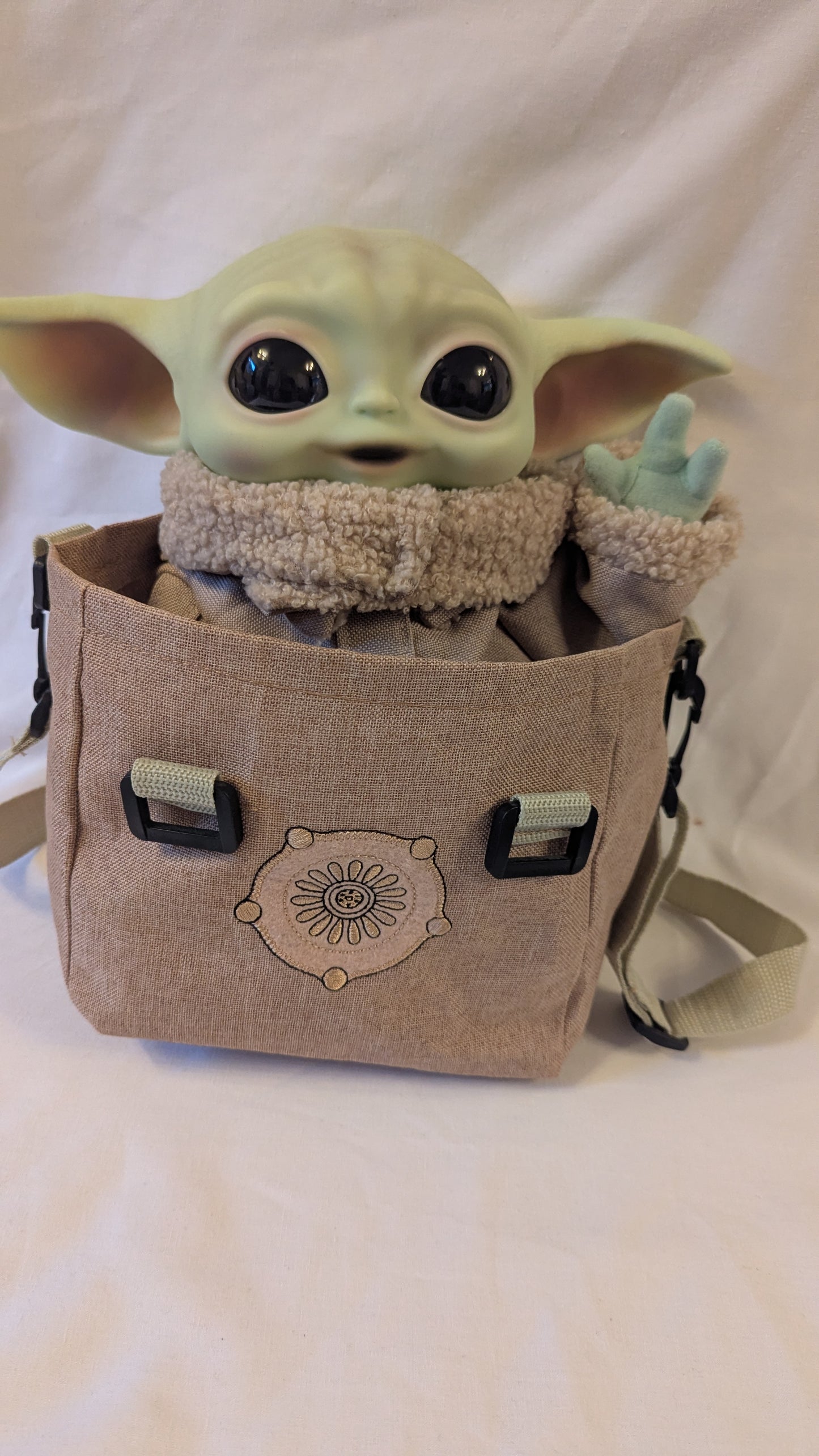 Star Wars Mandalorian HBX33 The Child Plush (with sounds) & Fabric Bag