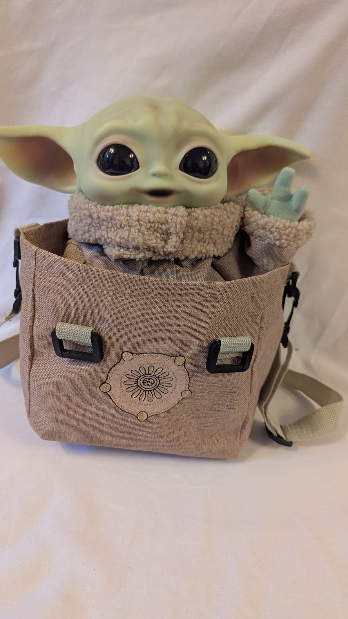 Star Wars Mandalorian HBX33 The Child Plush (with sounds) & Fabric Bag