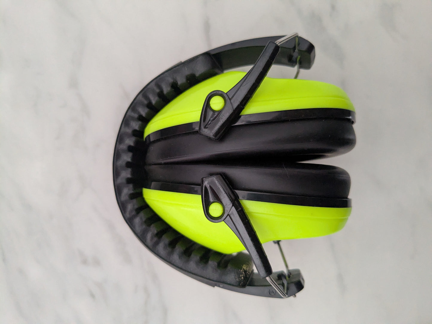EM100 Kids Ear Muffs/Defenders in Vibrant Lime Green