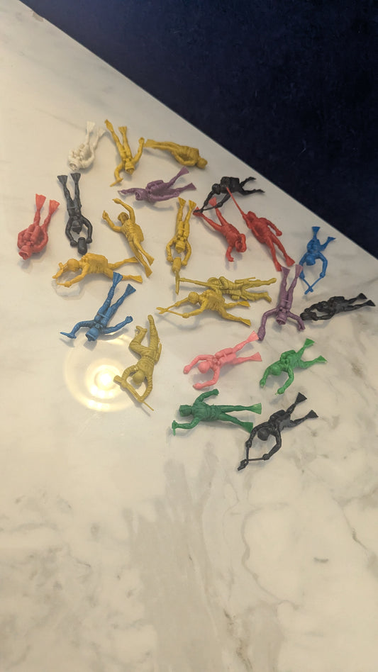 Bundle of 22 plastic diving figures.