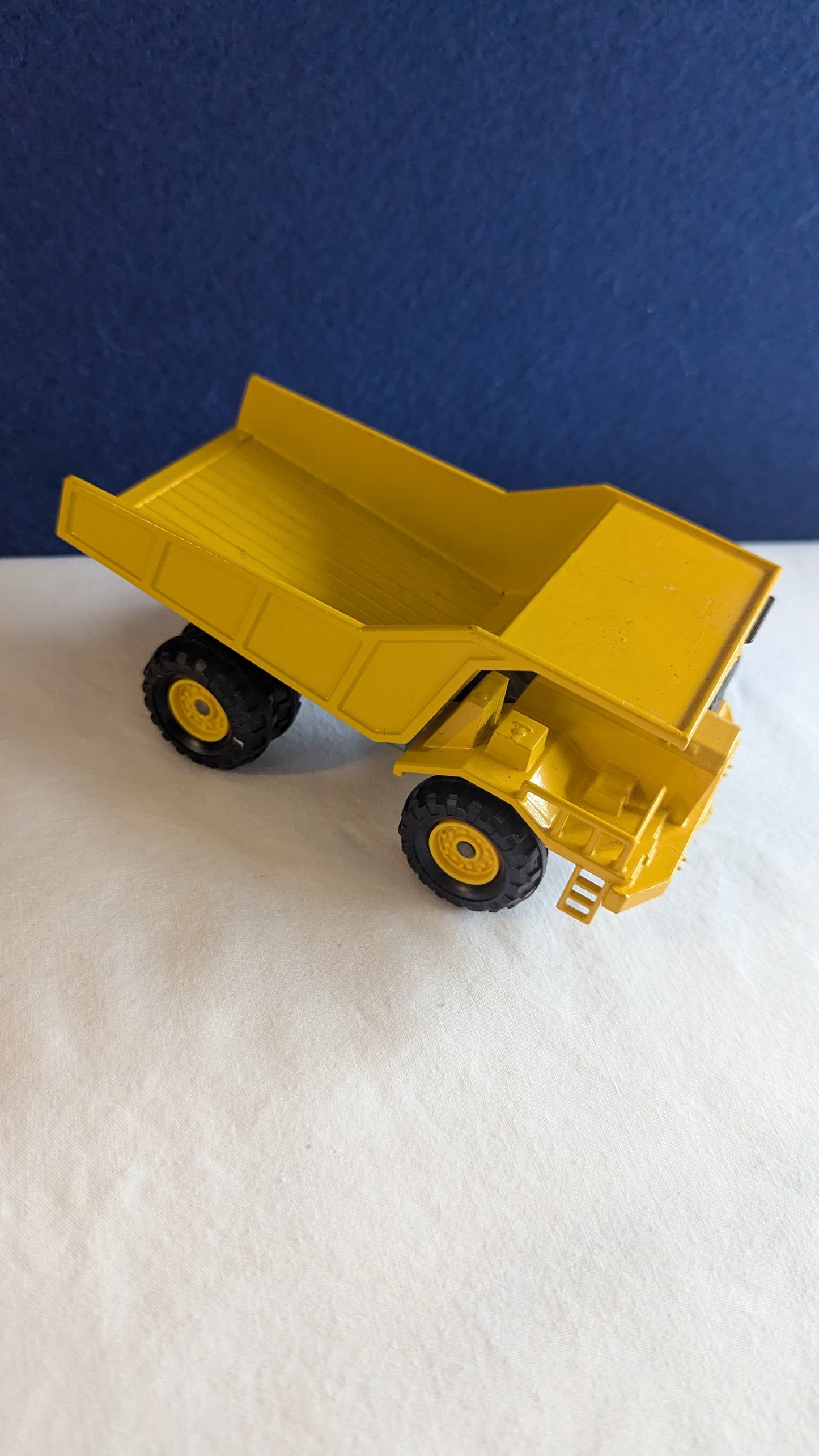 Majorette 4501 Diecast 1:50 Dumper Truck
