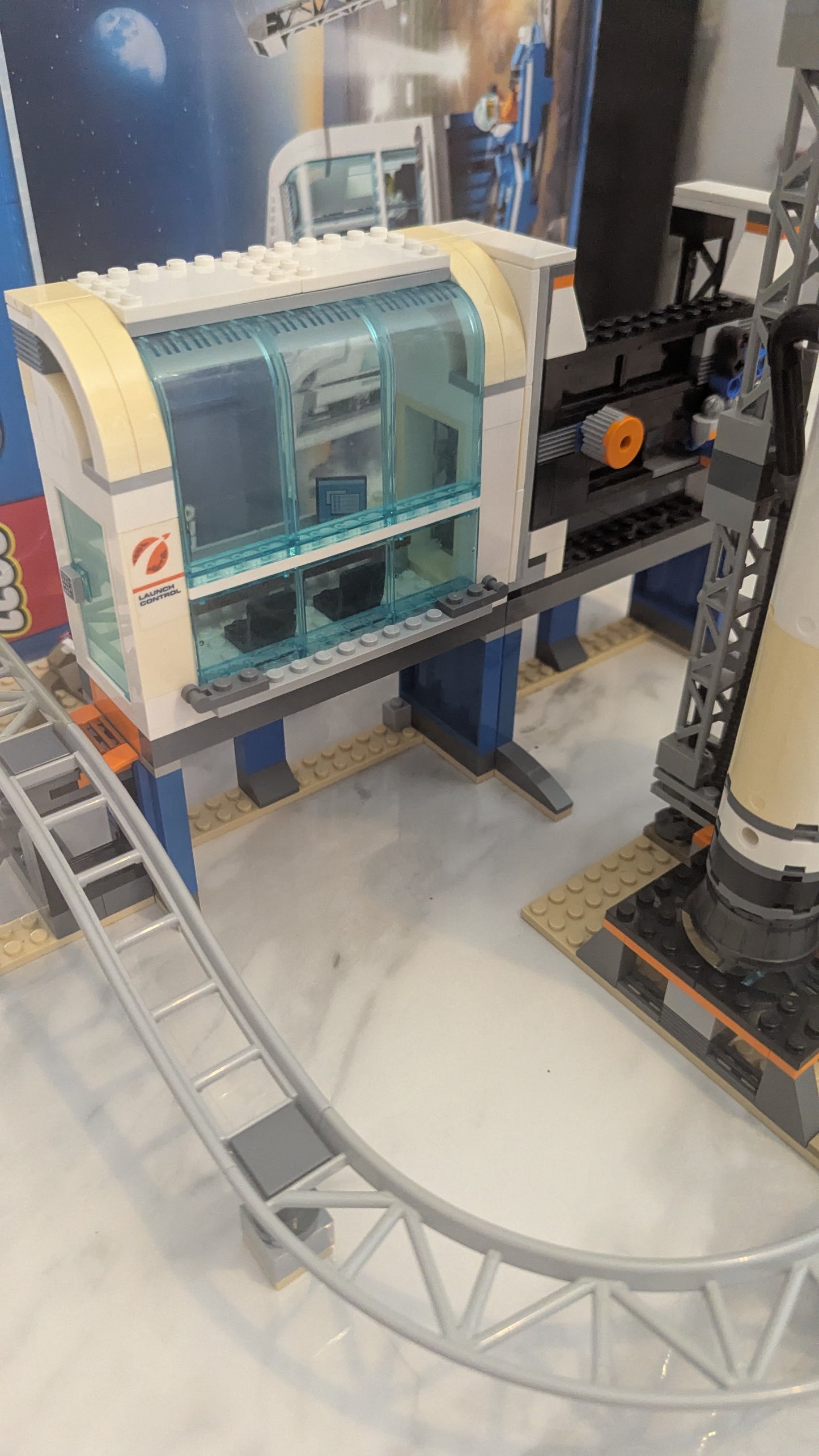 Lego City 60228 Deep Space Rocket and Launch Control