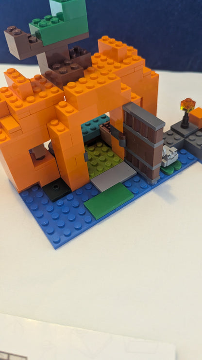 Lego Minecraft 21248 The Pumpkin Farm