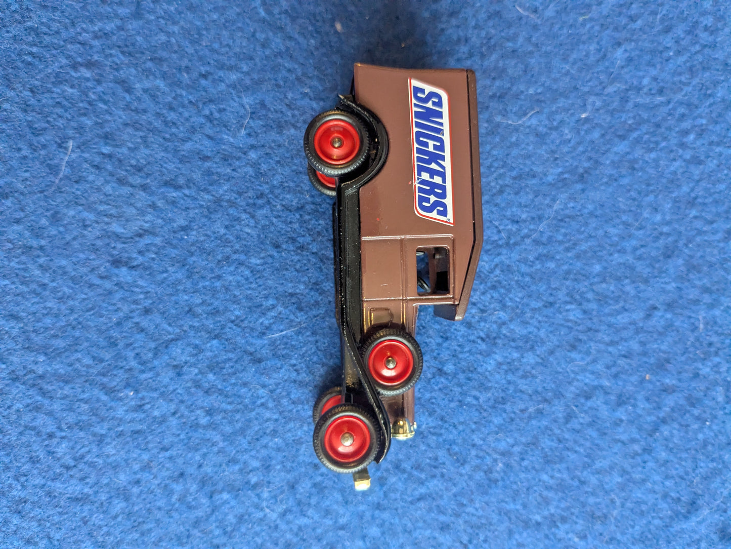 Lledo "Days Gone" 1936 Snickers Packard Van die cast model