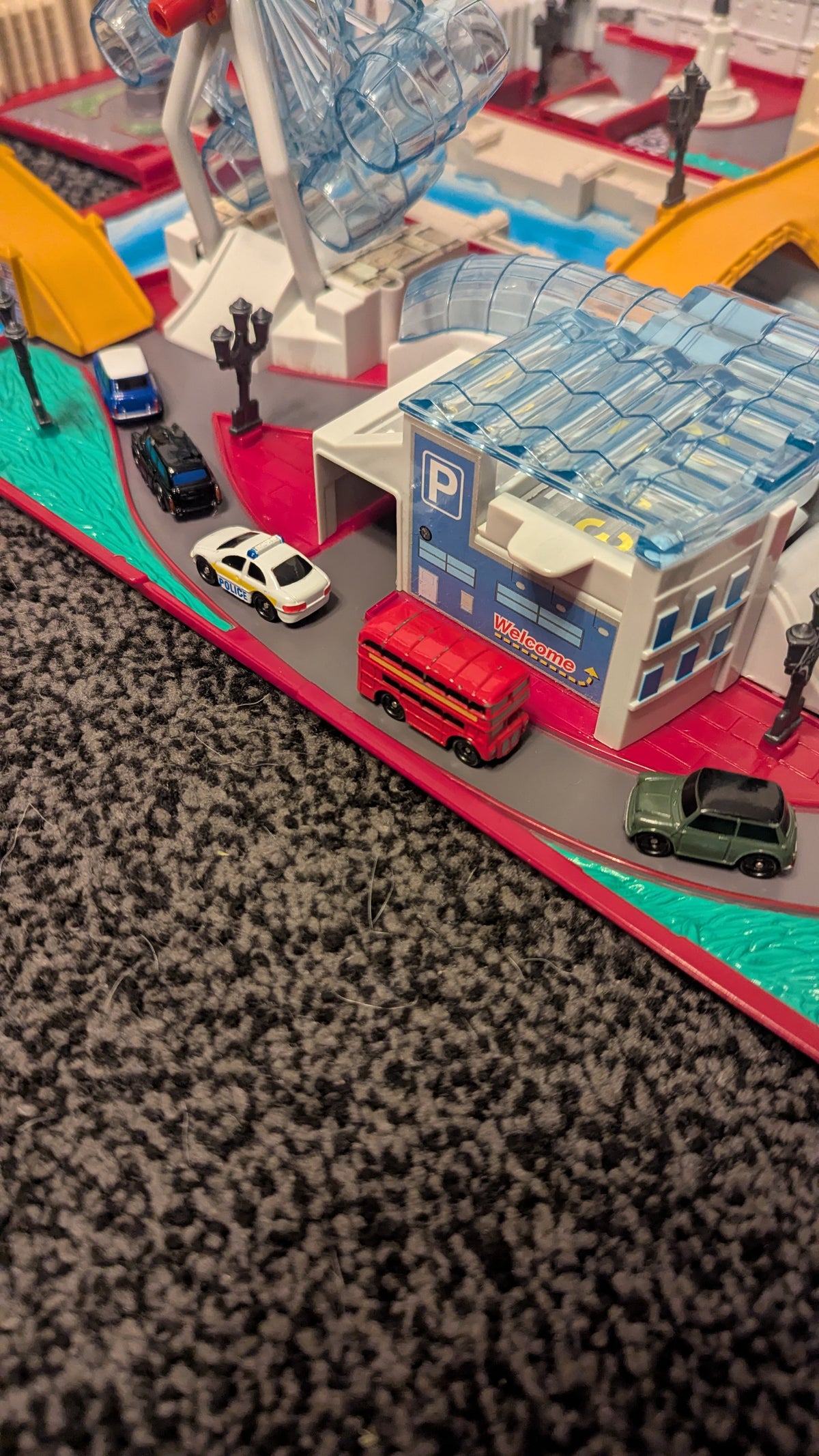 Vintage Motor Max Take-Along Transforming London Bus City Scene Playset