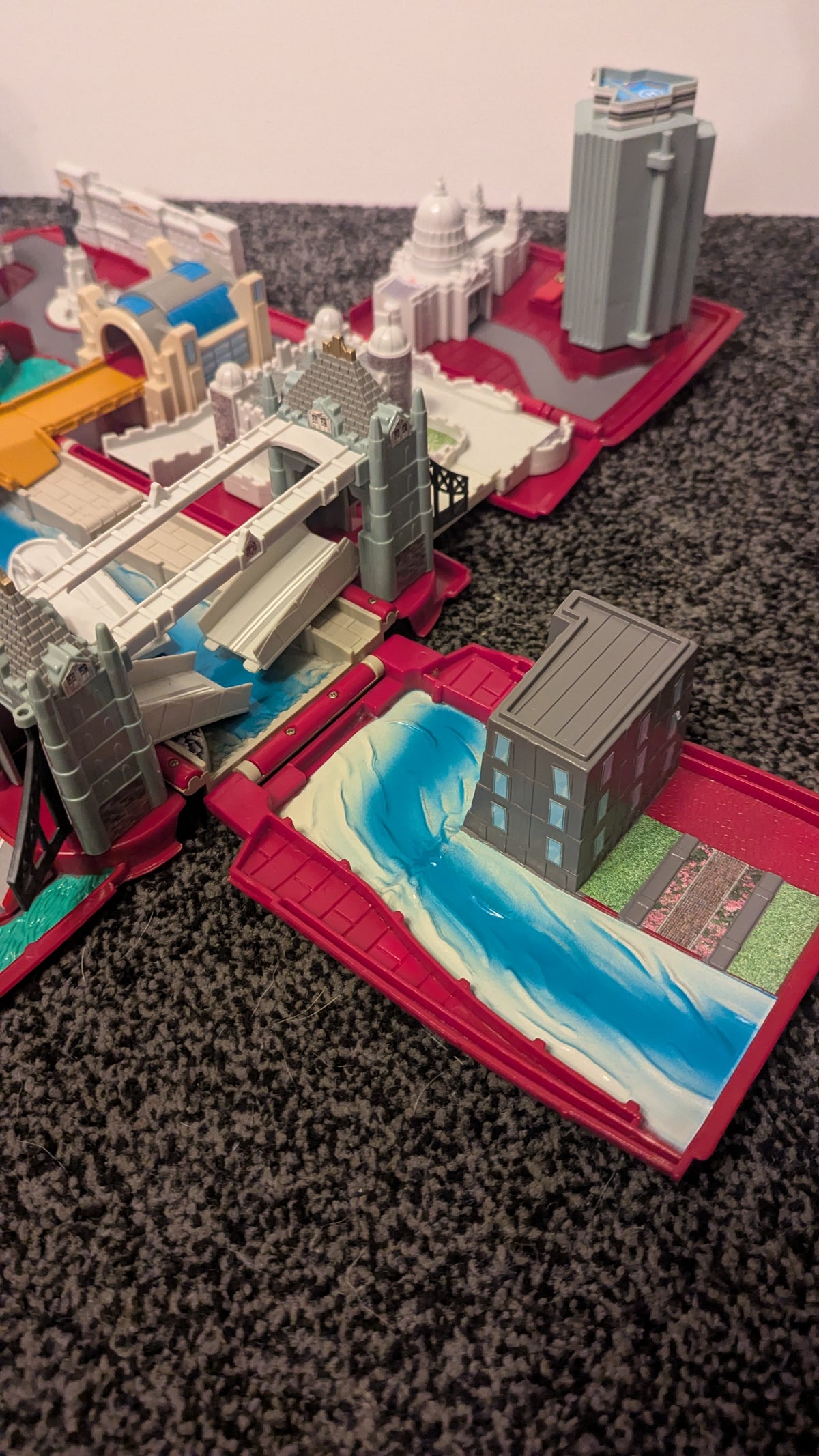 Vintage Motor Max Take-Along Transforming London Bus City Scene Playset