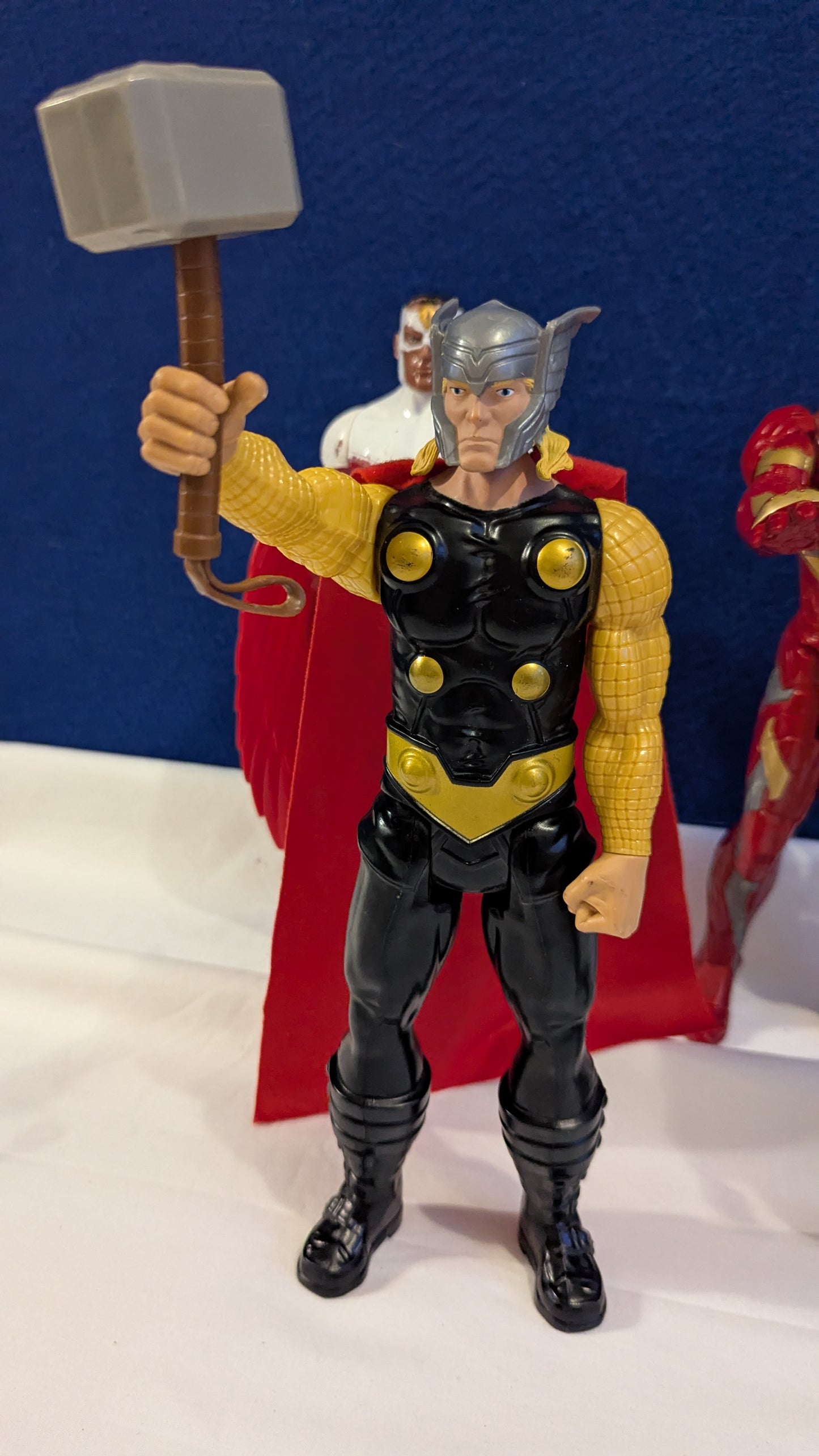 Lot de 4 figurines Marvel 30 cm : Thor, Falcon, Vision et Iron Man
