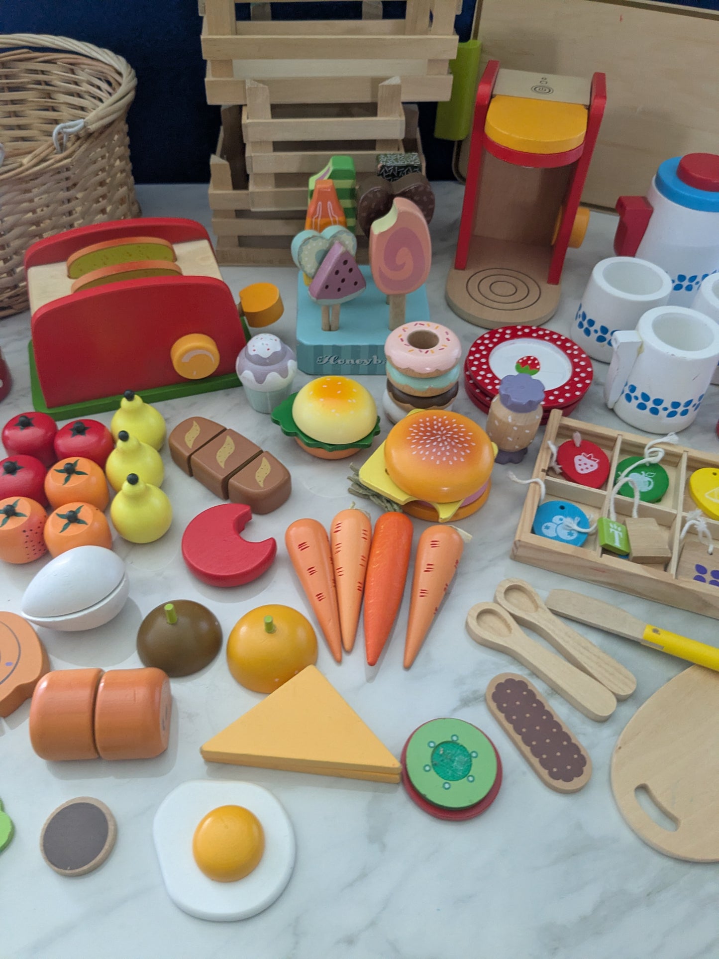Selection of Wooden Food, Utensils & Accessories
