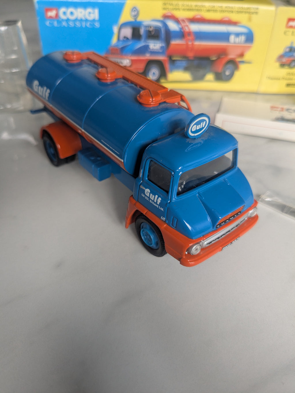 Classics Ford Thames Trader Elliptical Tanker "Gulf Oil" 30401